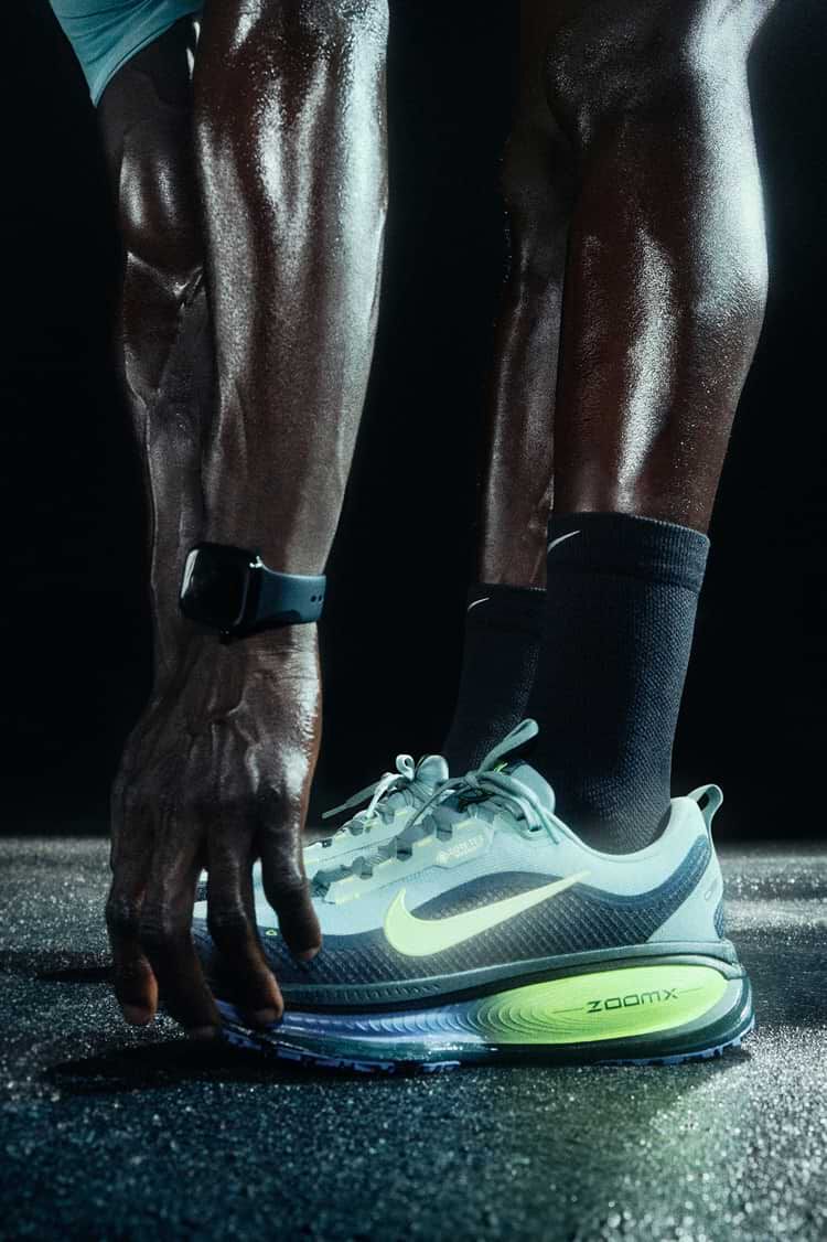 تسوق حذاء الجري نايكي فوميرو 18 جور-تكس الجديد 2025