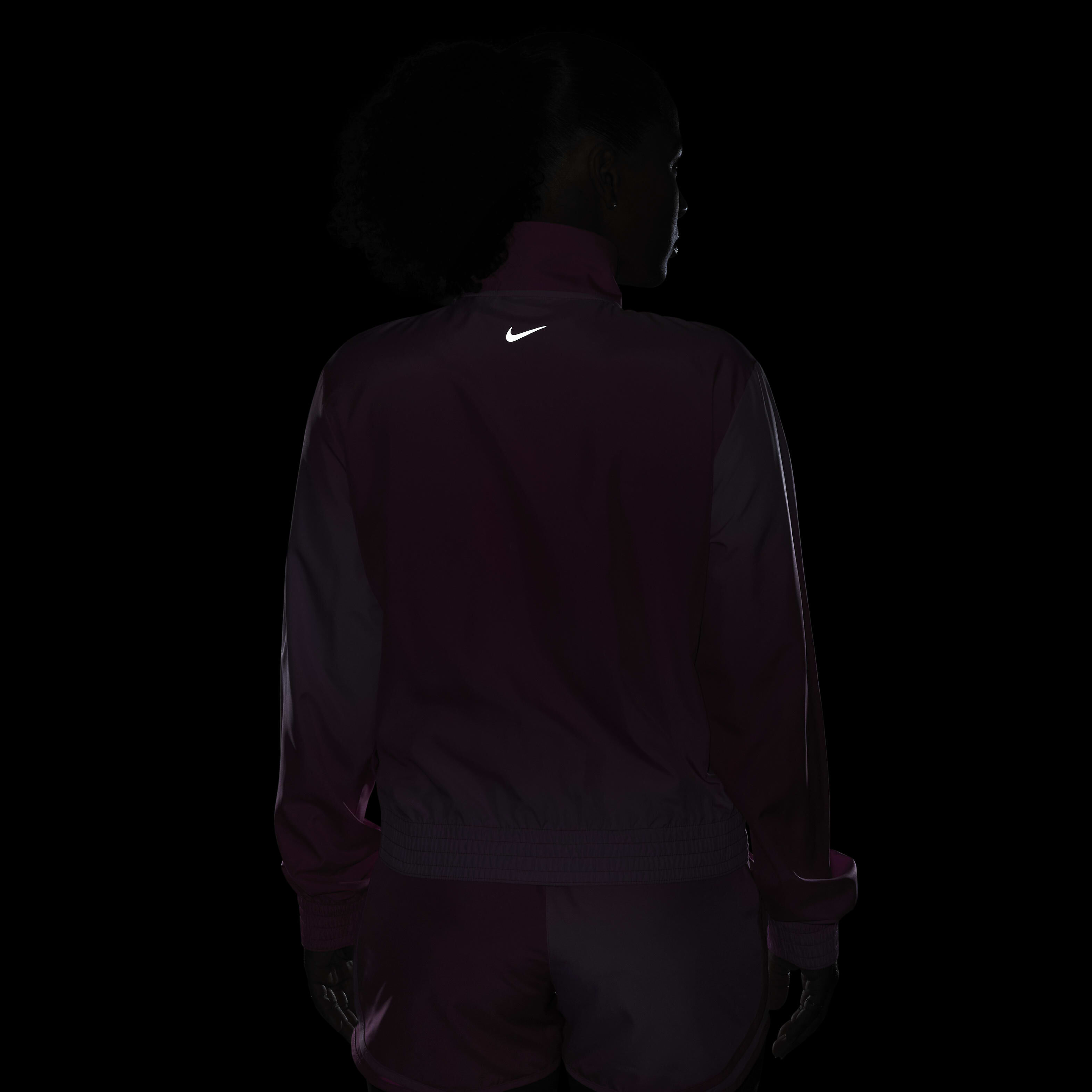 Nike Dri-FIT Swoosh Run image number 7