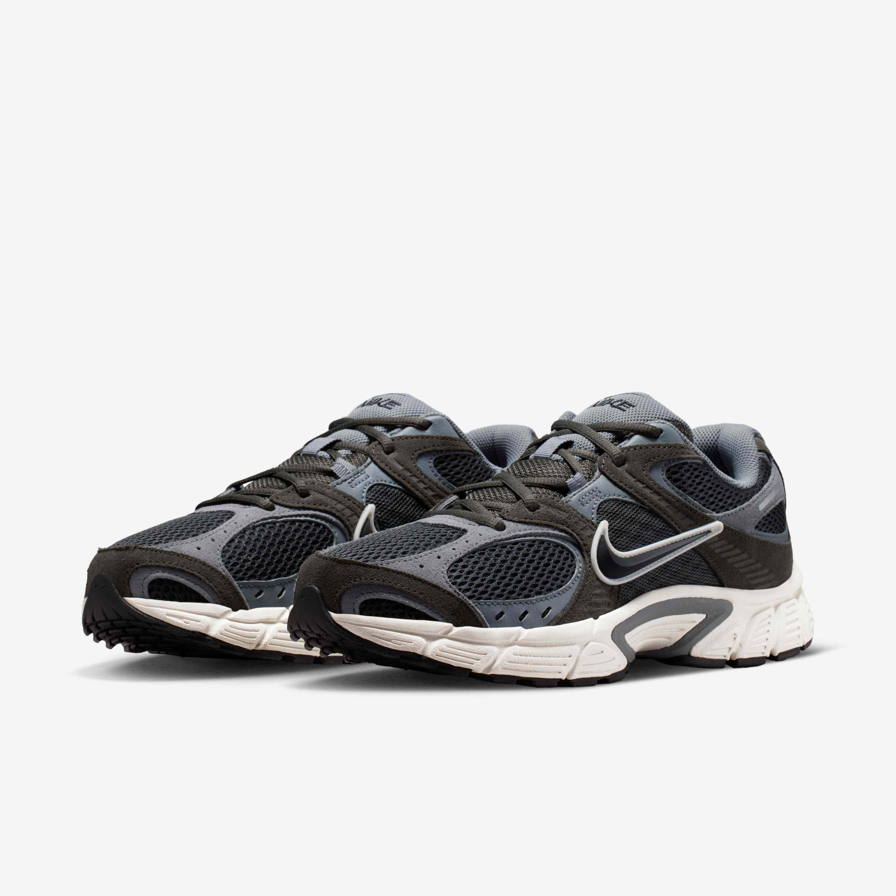 Nike V5 RNR Suede image number 4