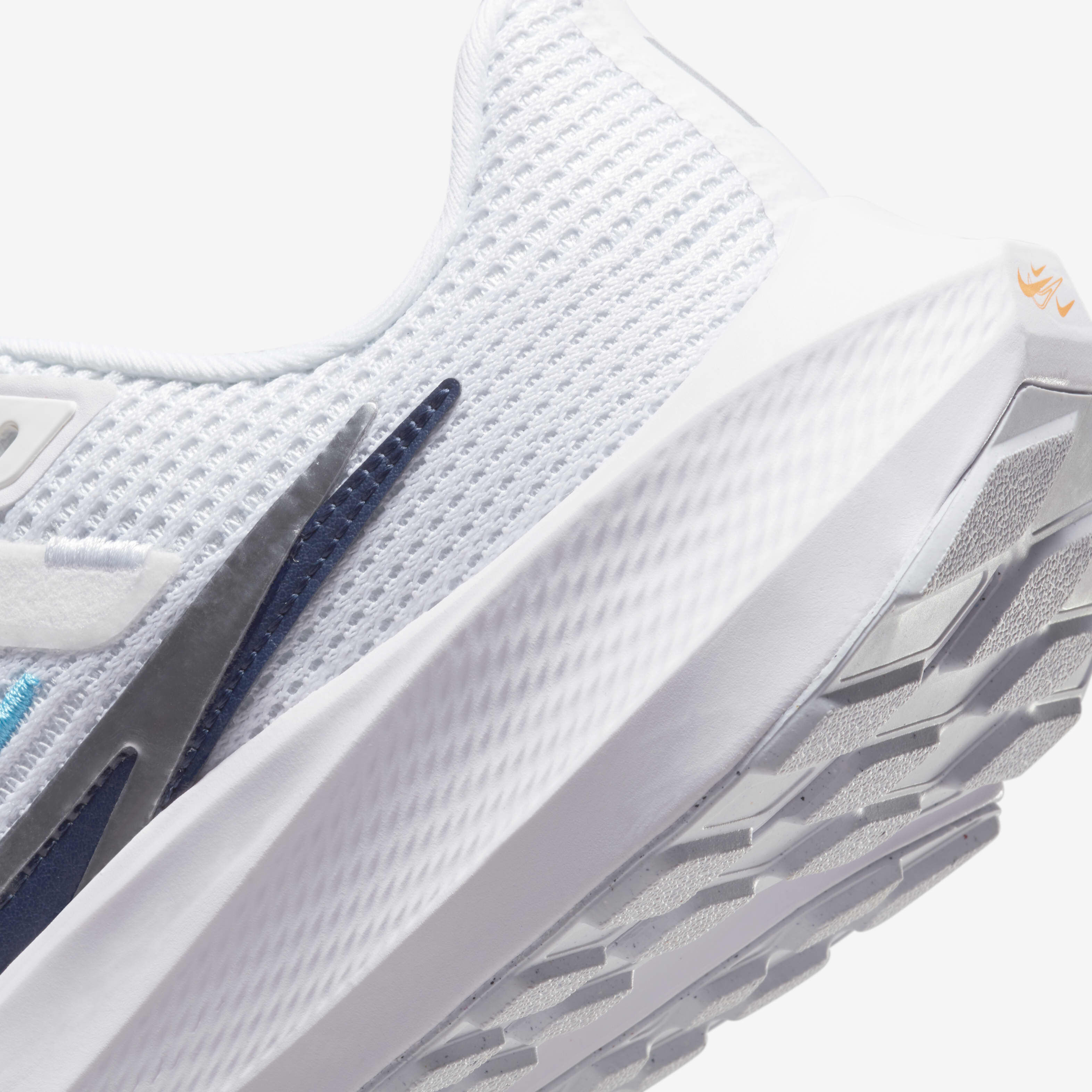 اير زووم بيجاسوس 40 PR image number 7