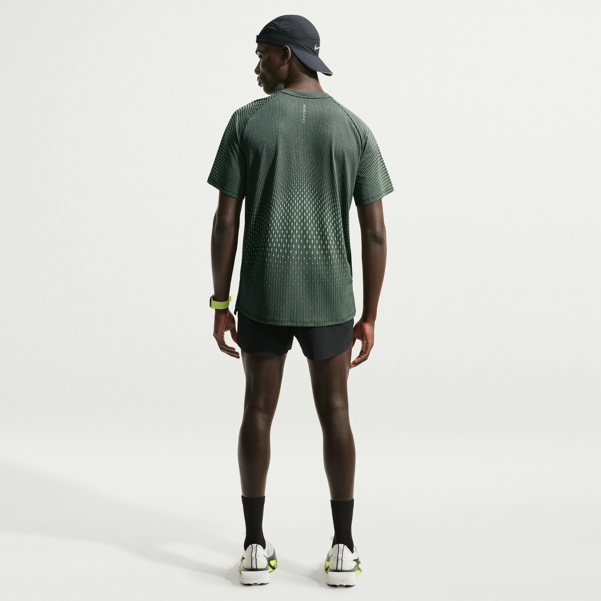 Nike Stride image number 1