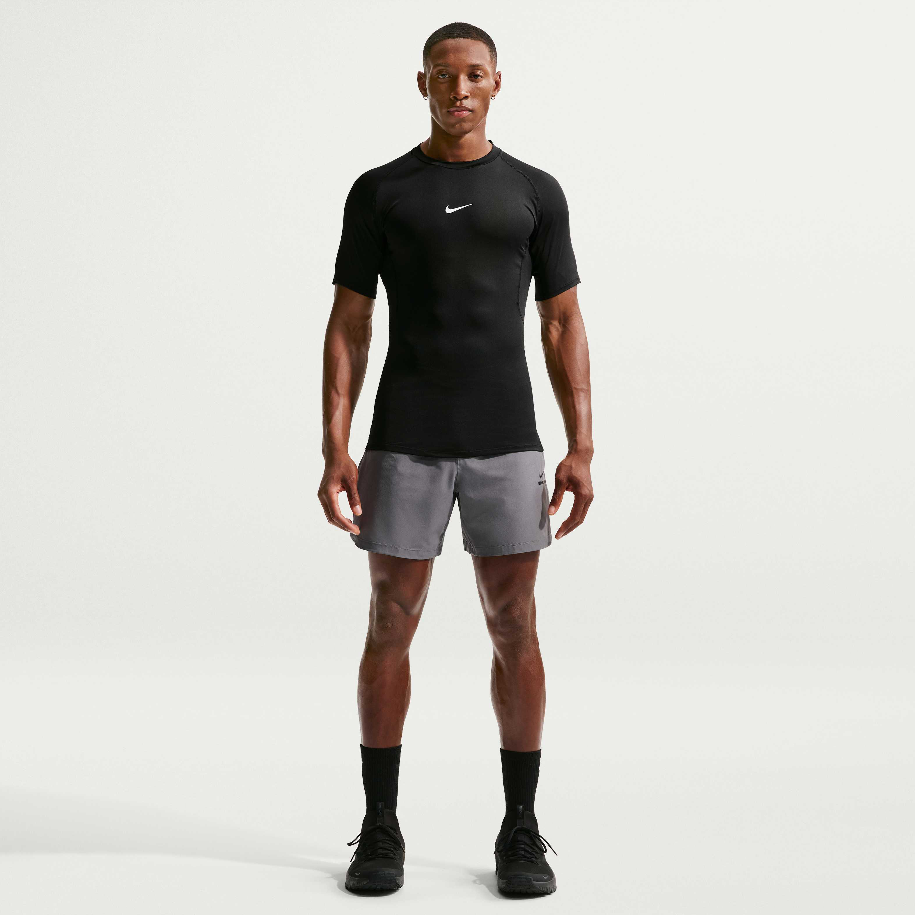 Nike Pro image number 3