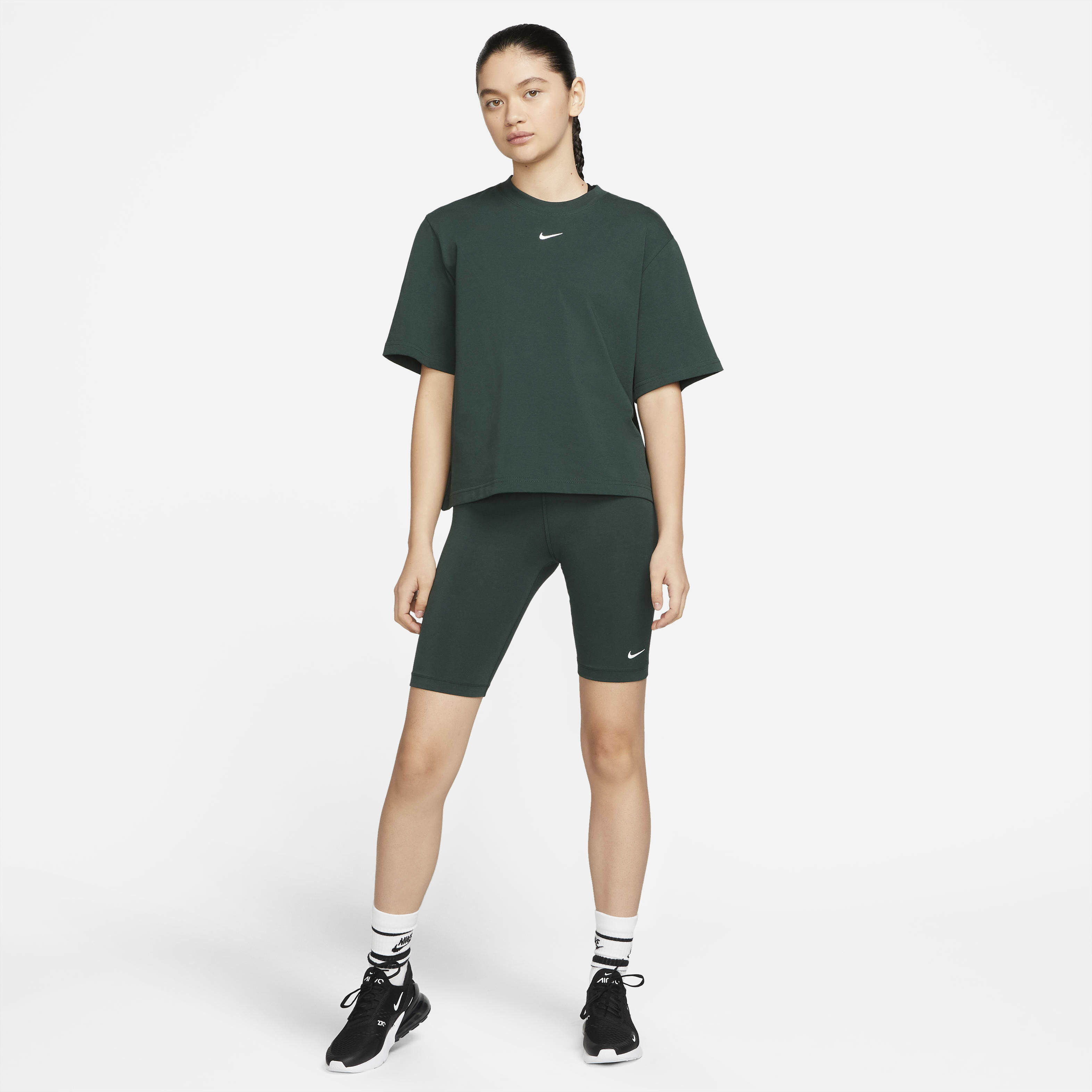 Nike Sportswear Essential image number 4