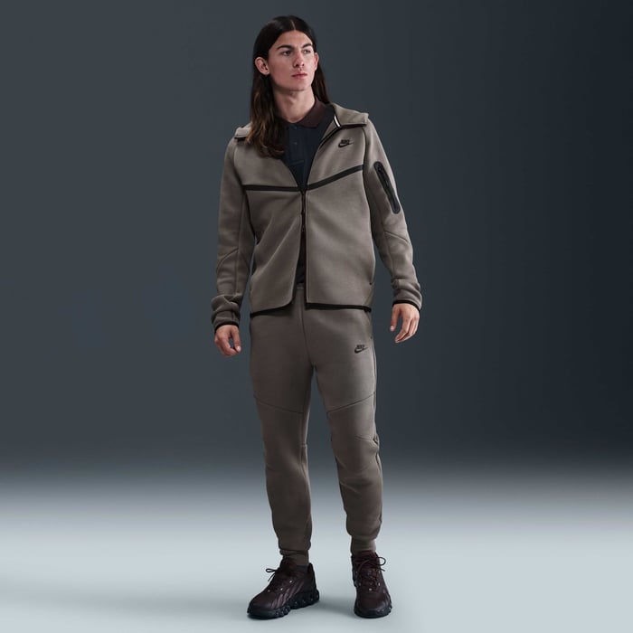 Nike Tech image number 3 Nike Tech image number 3