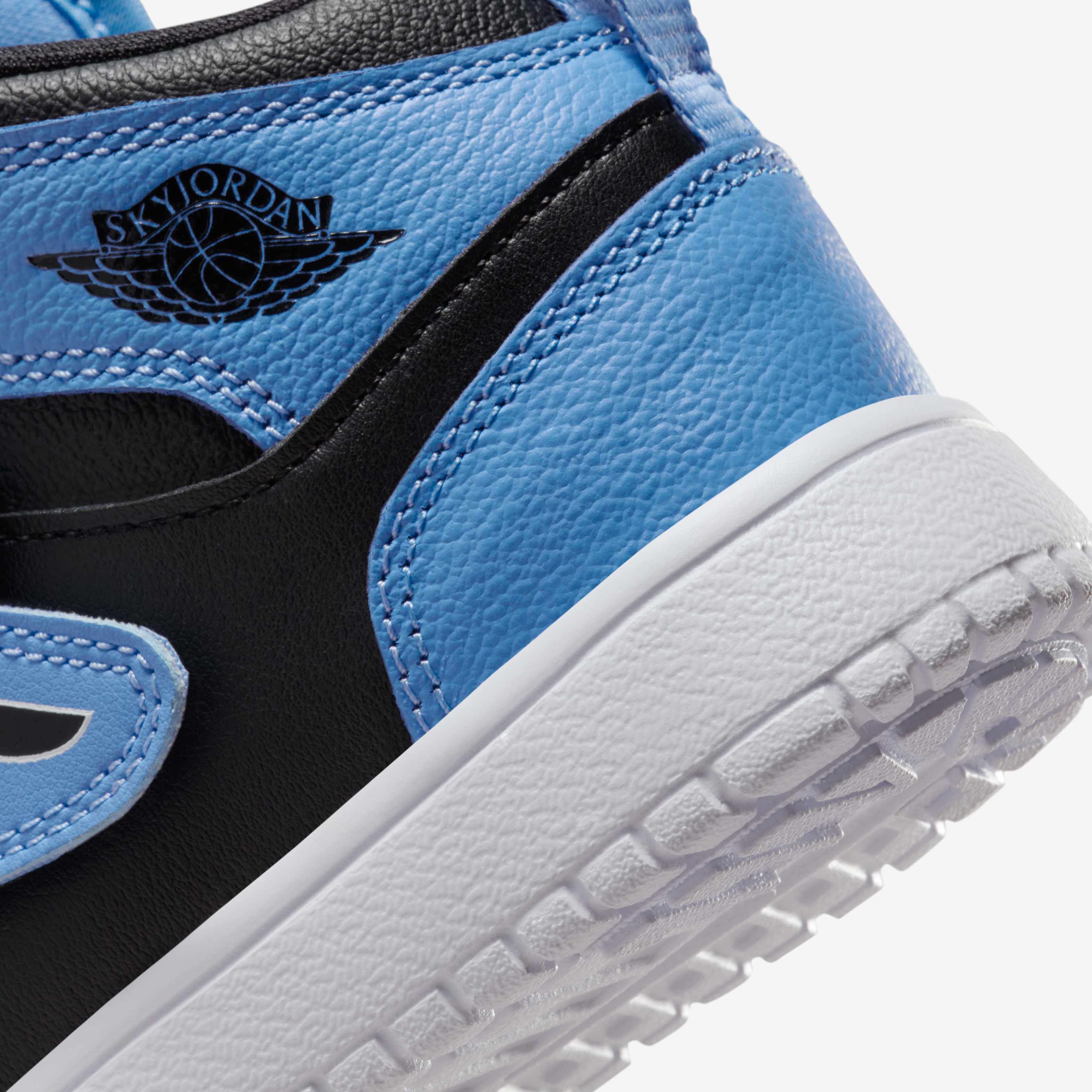 Sky Jordan 1 image number 7