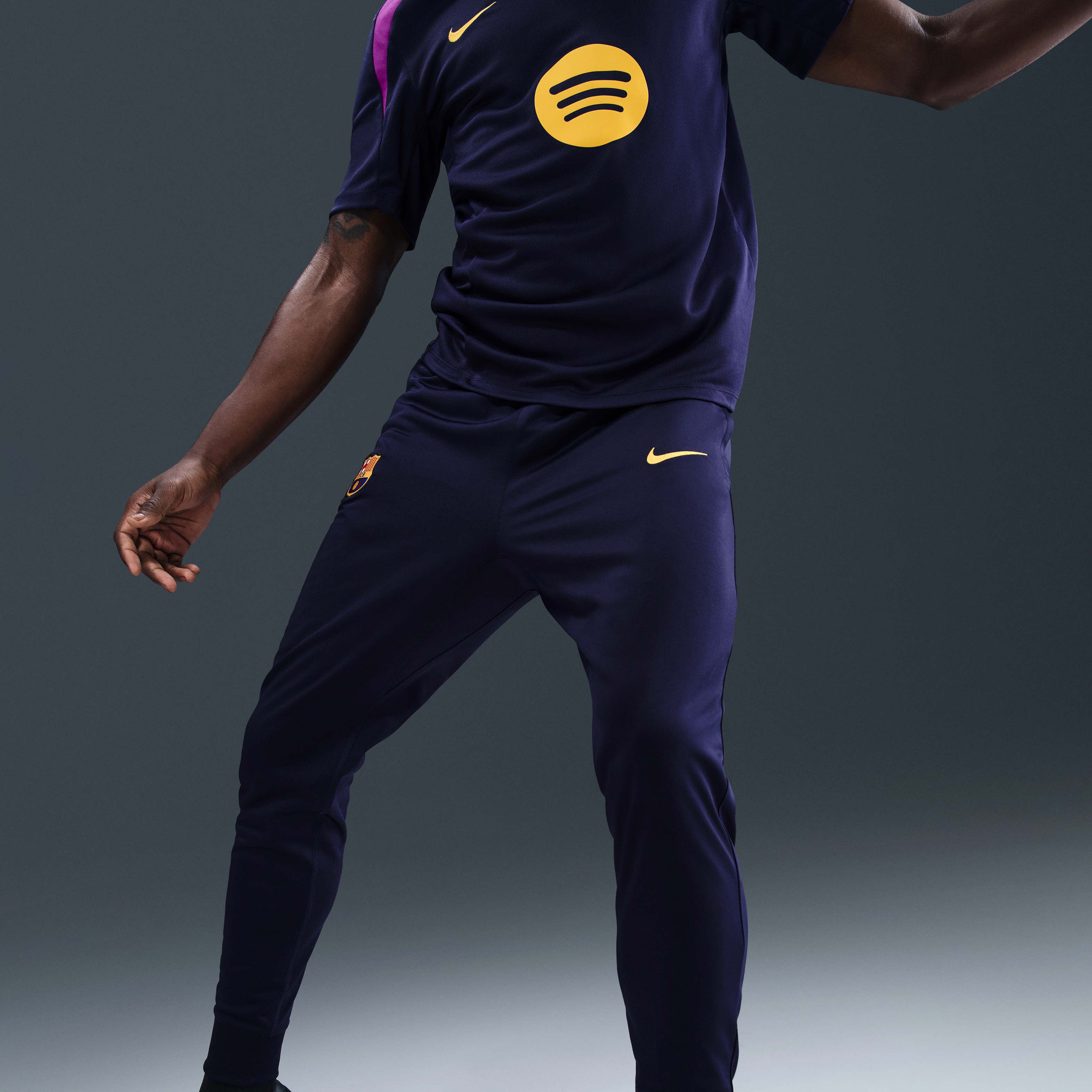 برشلونة سترايك image number 4