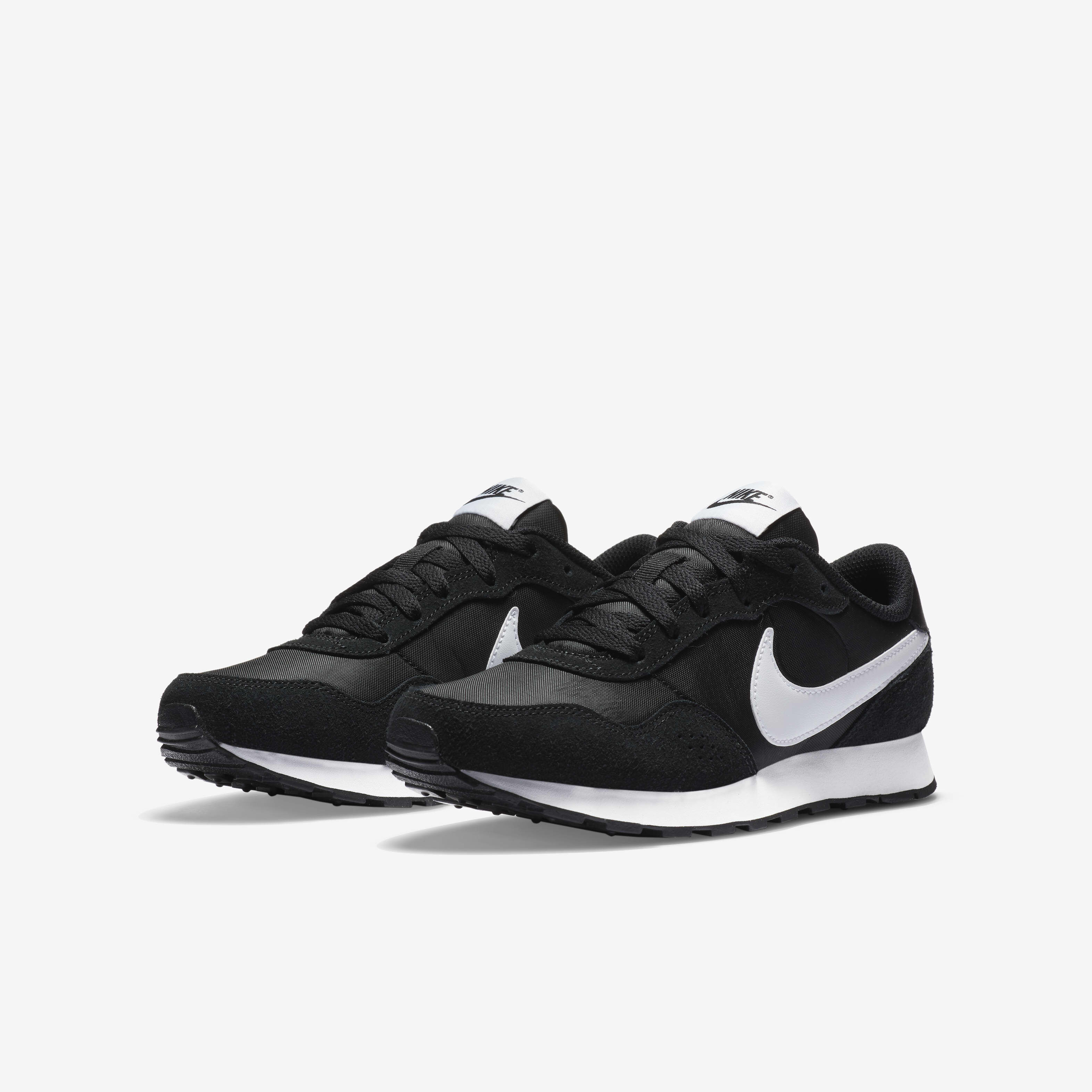 Buy Nike MD Valiant Older Kids' Shoe - Black/White | Nike
