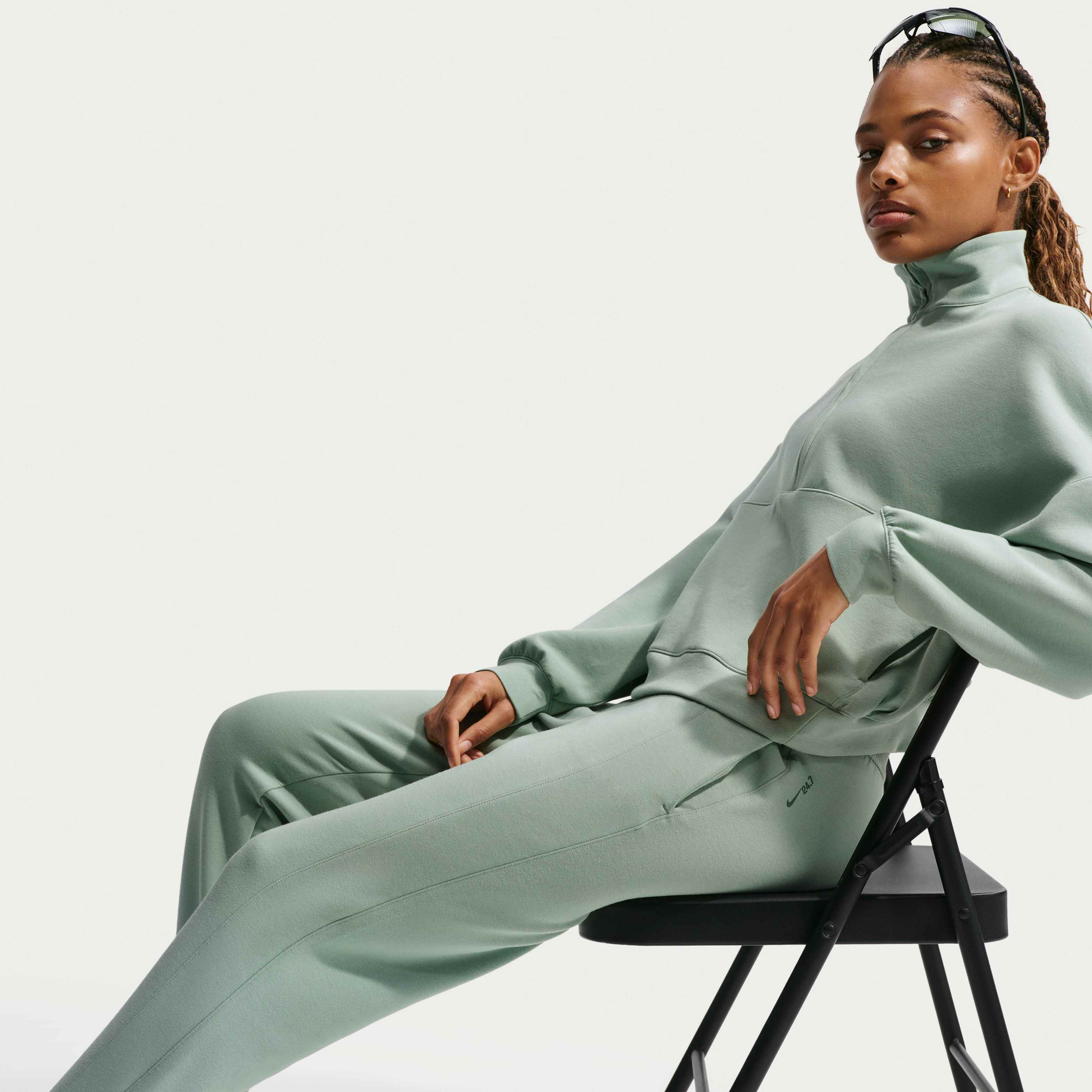 نايكي 24.7 امبوسبلي سوفت image number 3