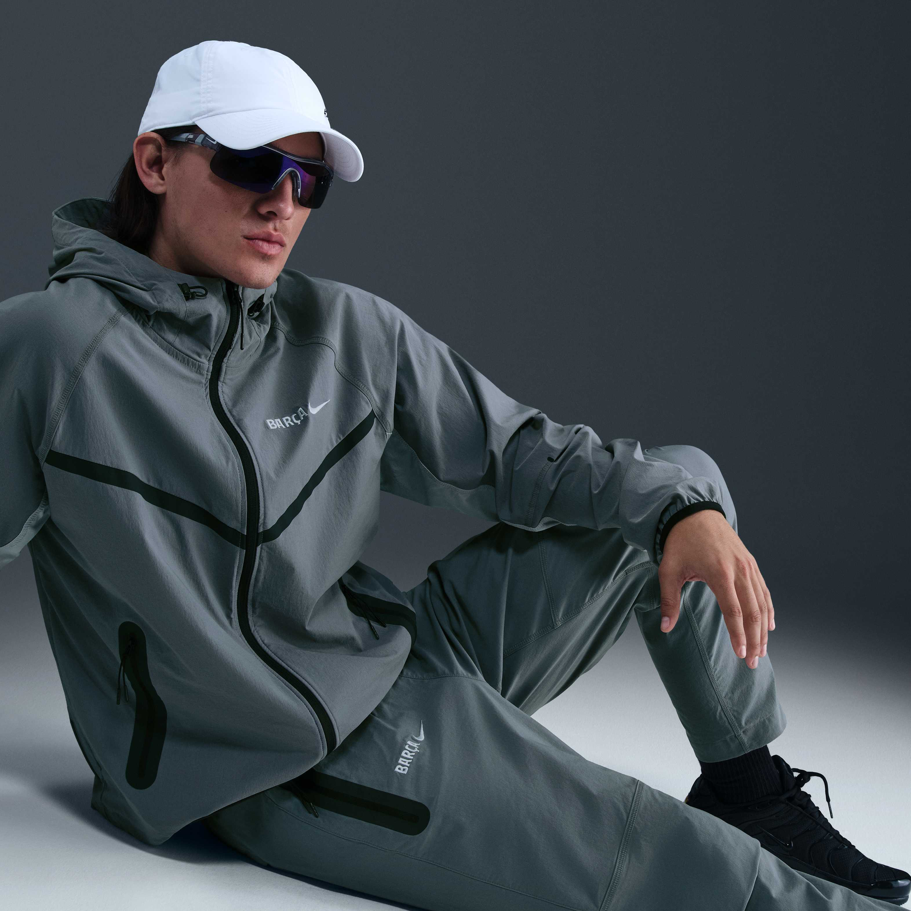 برشلونة تك image number 4