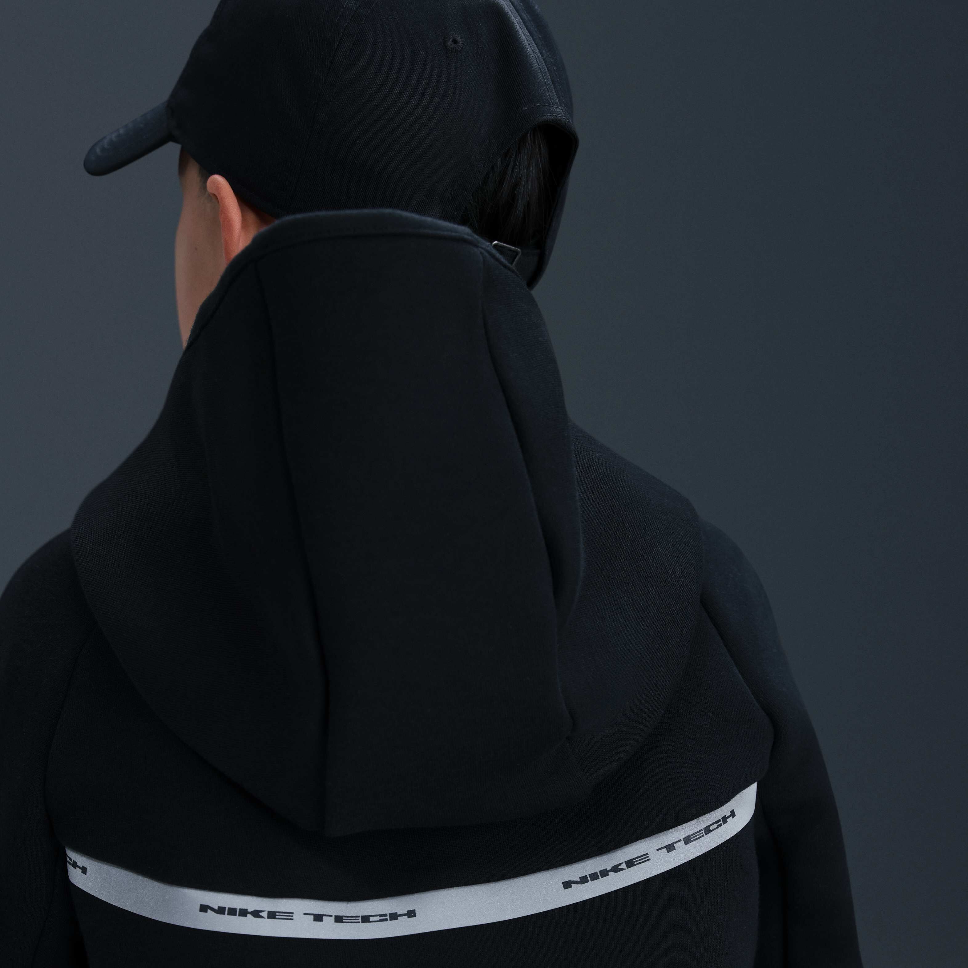 Nike Sportswear Tech Fleece image number 4