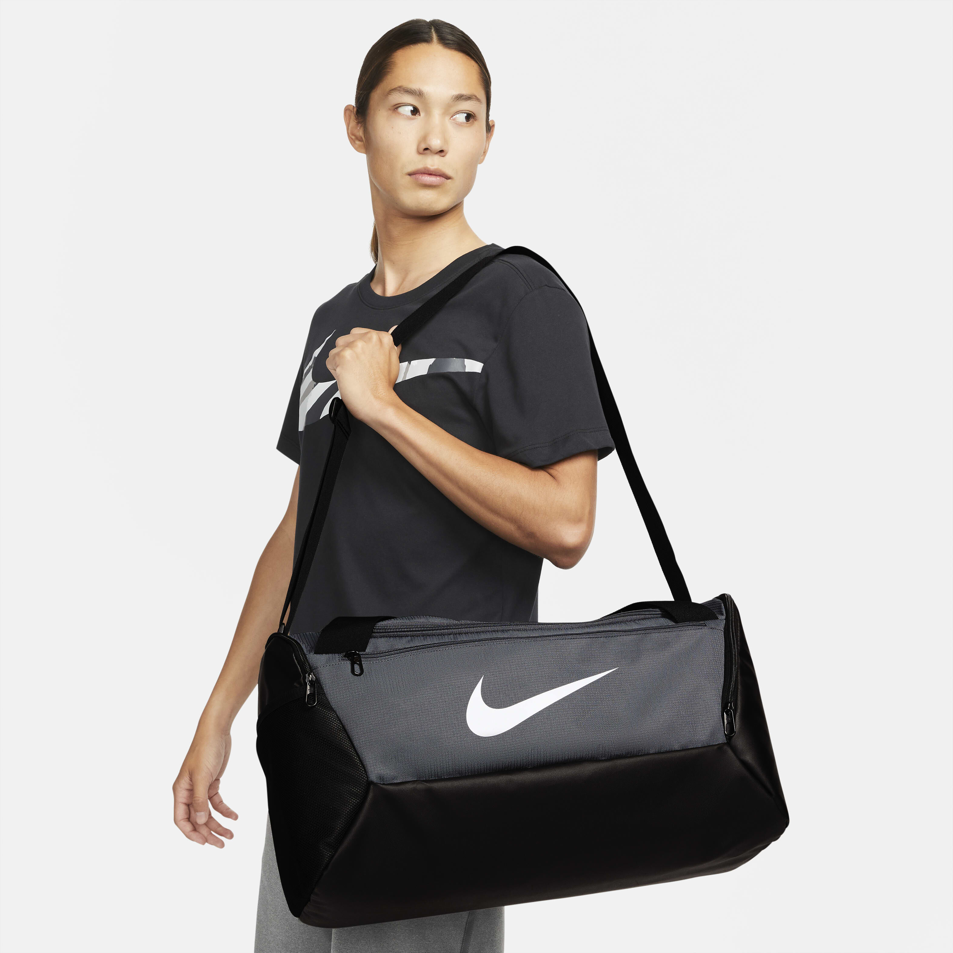 Nike brasilia 6 small hot sale