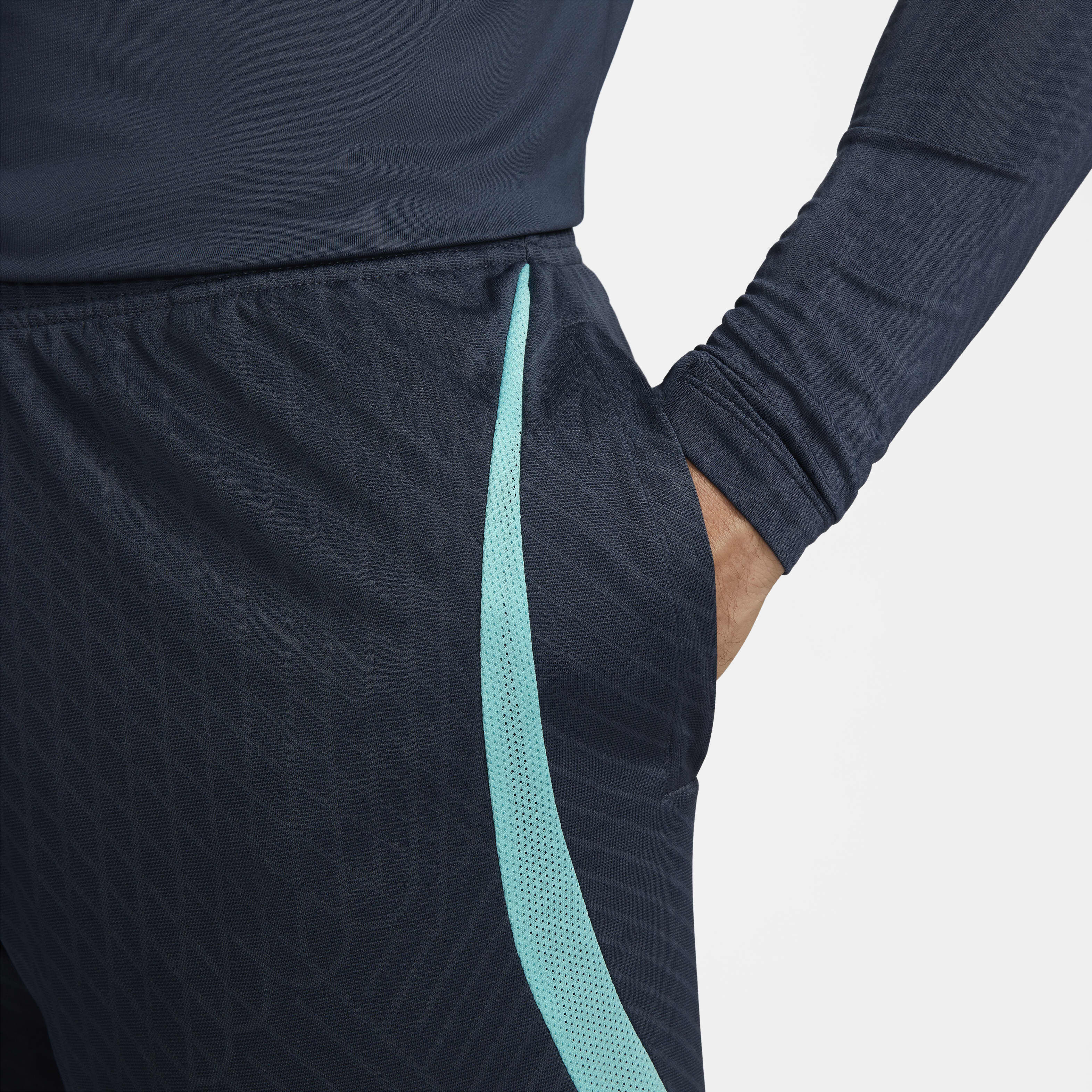 F.C. برشلونة سترايك البديل image number 4