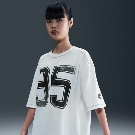 ستريت باك-نايكي, نايكي سبورتسوير, تيشيرت بأكمام قصيرة للنساء