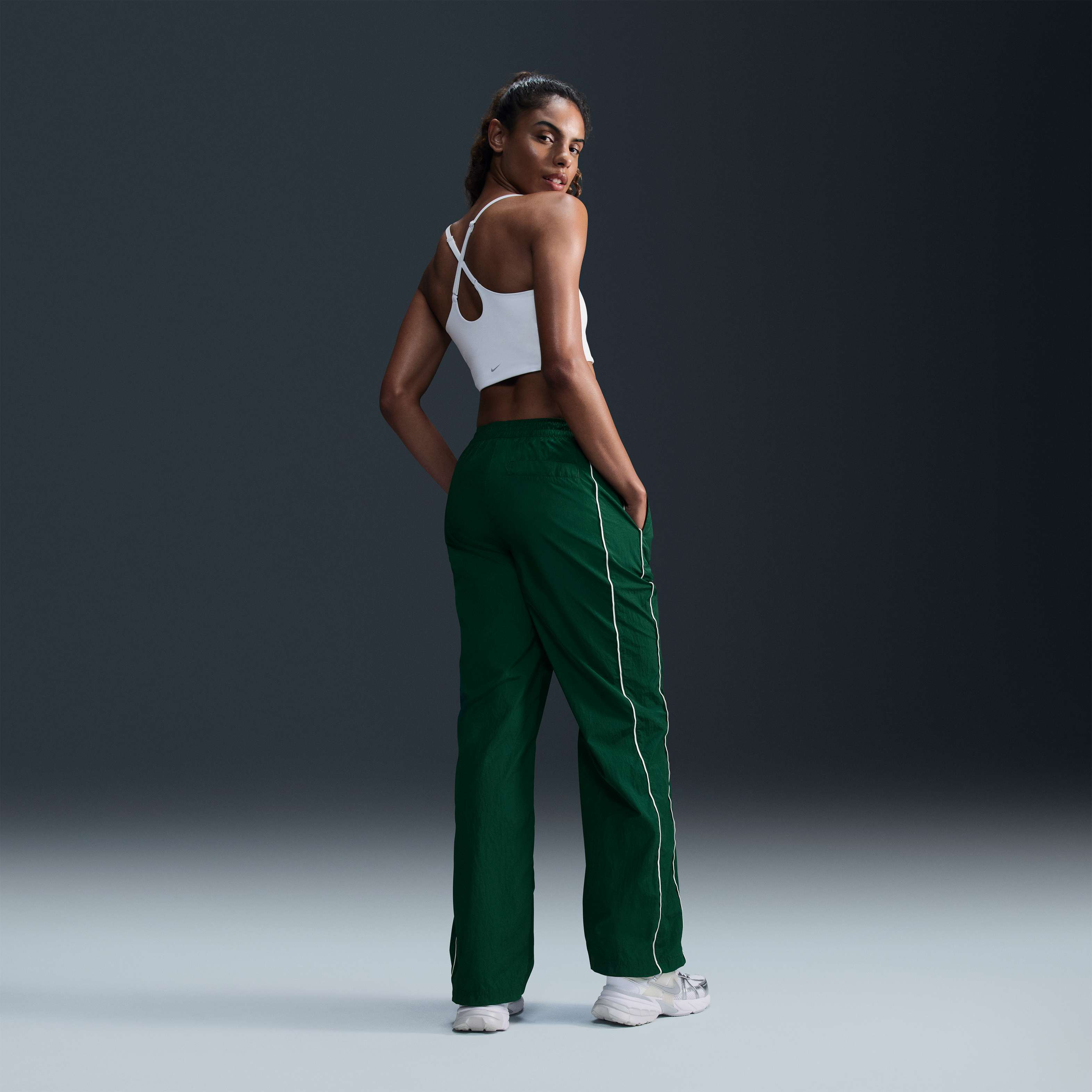 نايكي ويندرانر image number 4