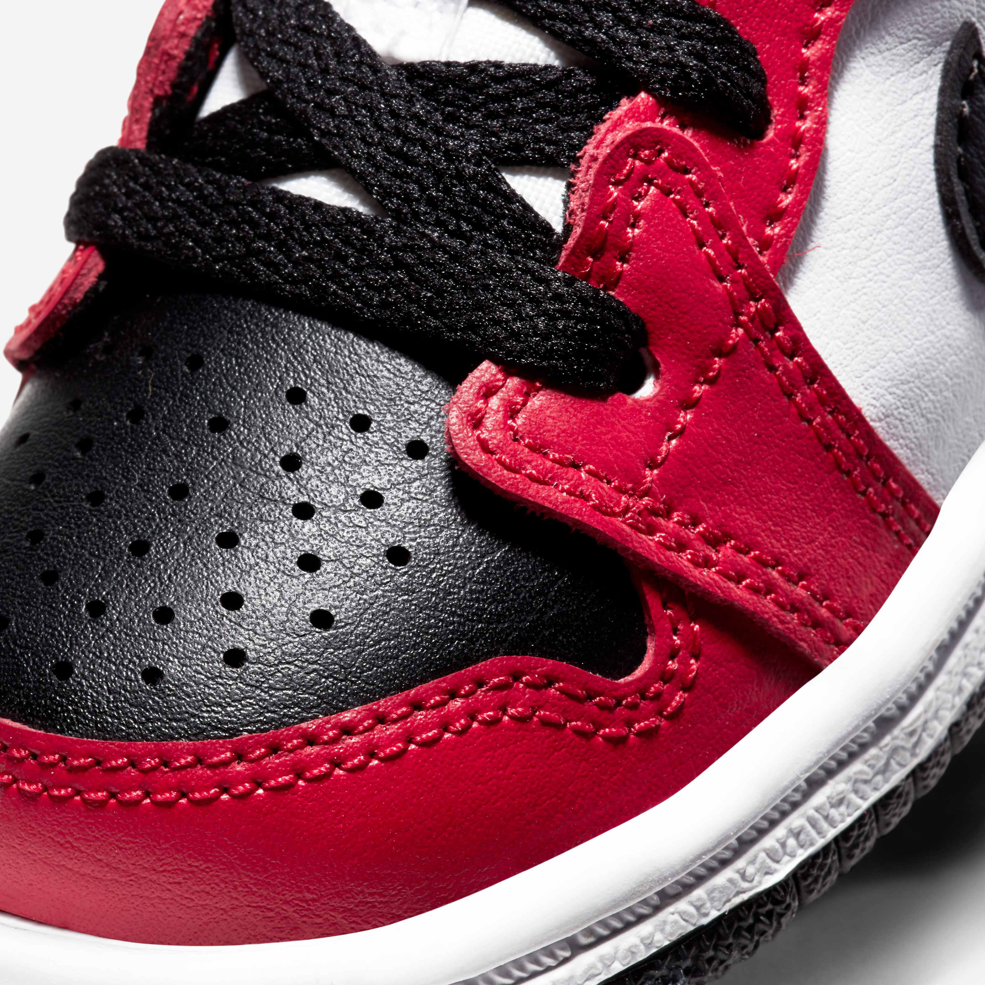 جوردن 1 ميد image number 6