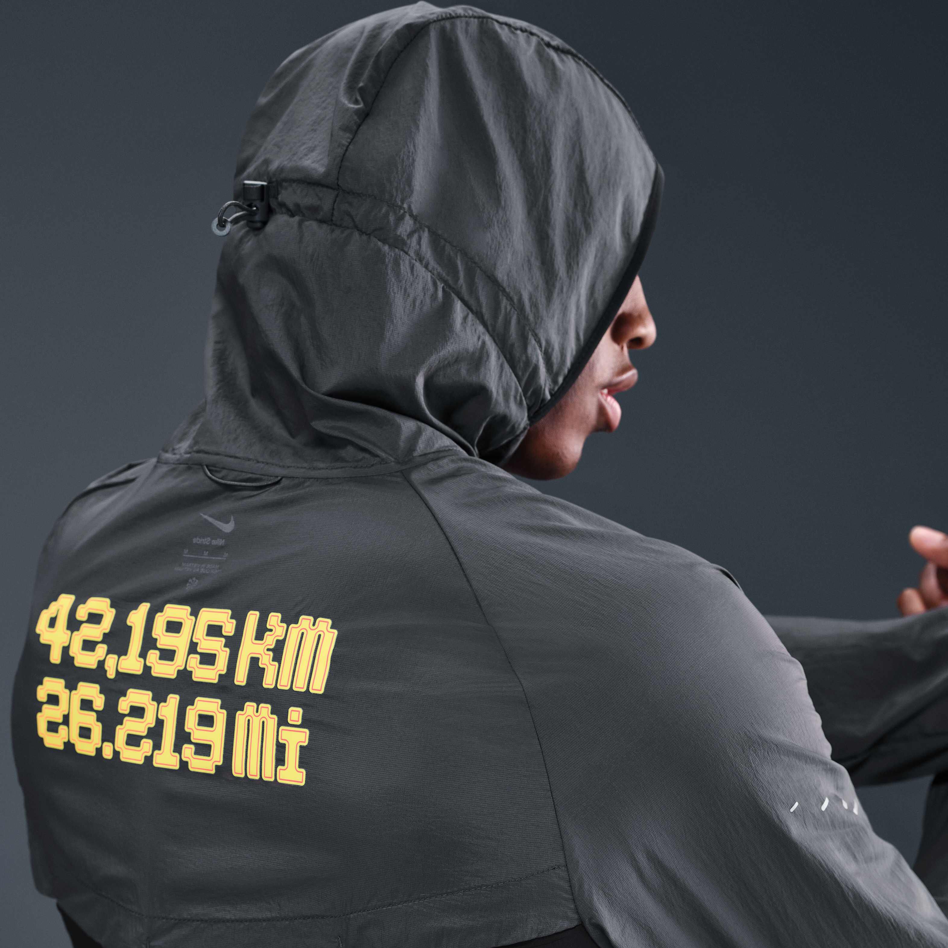 Buy Nike Stride Men's Repel Running Jacket - Black