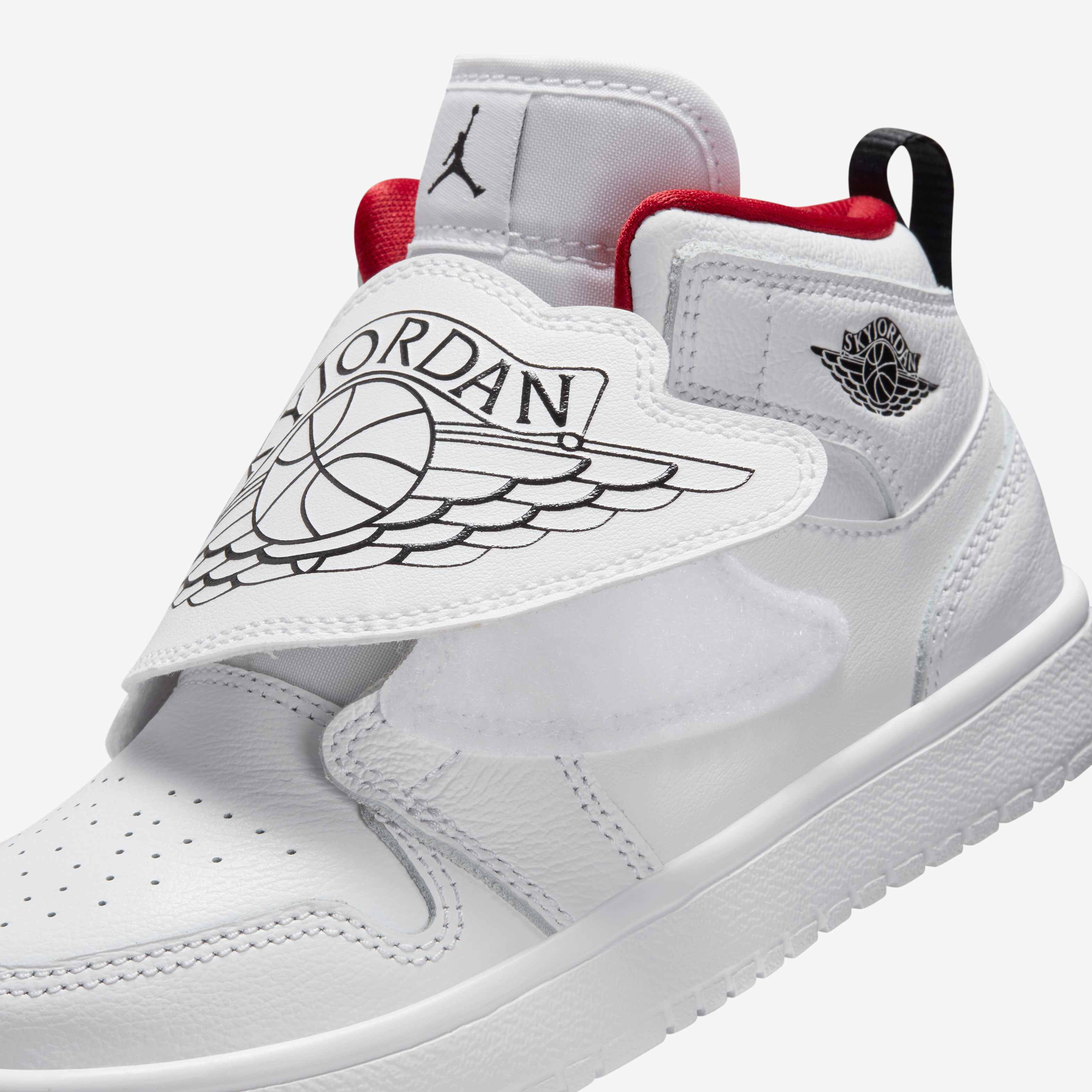 Sky Jordan 1 image number 8