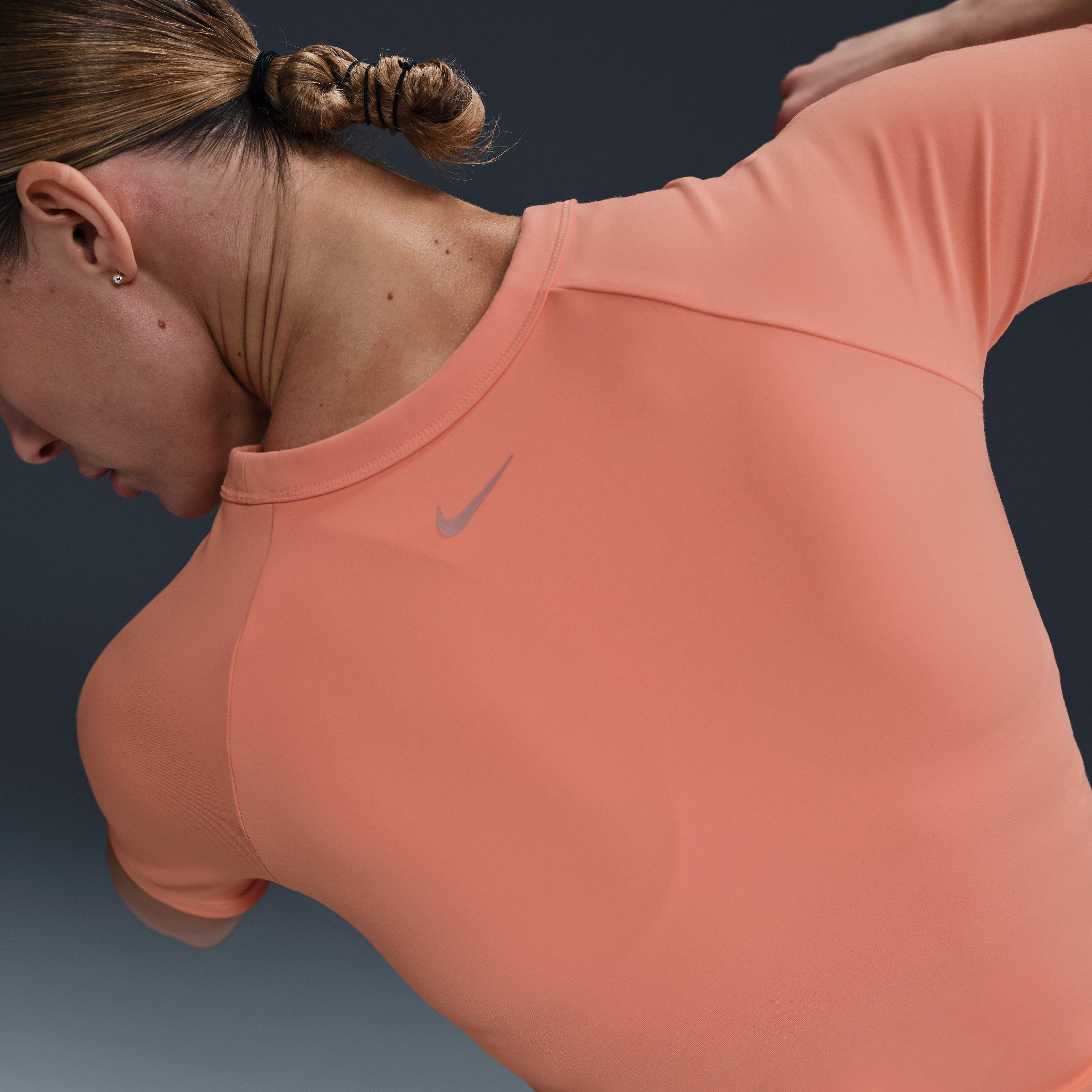 ★ Nike★ One Classic Dry Fit Short Sleeve Top W Apricot Ag Nike One Classic Dri-FIT Short Sleeve Top Women - apricot