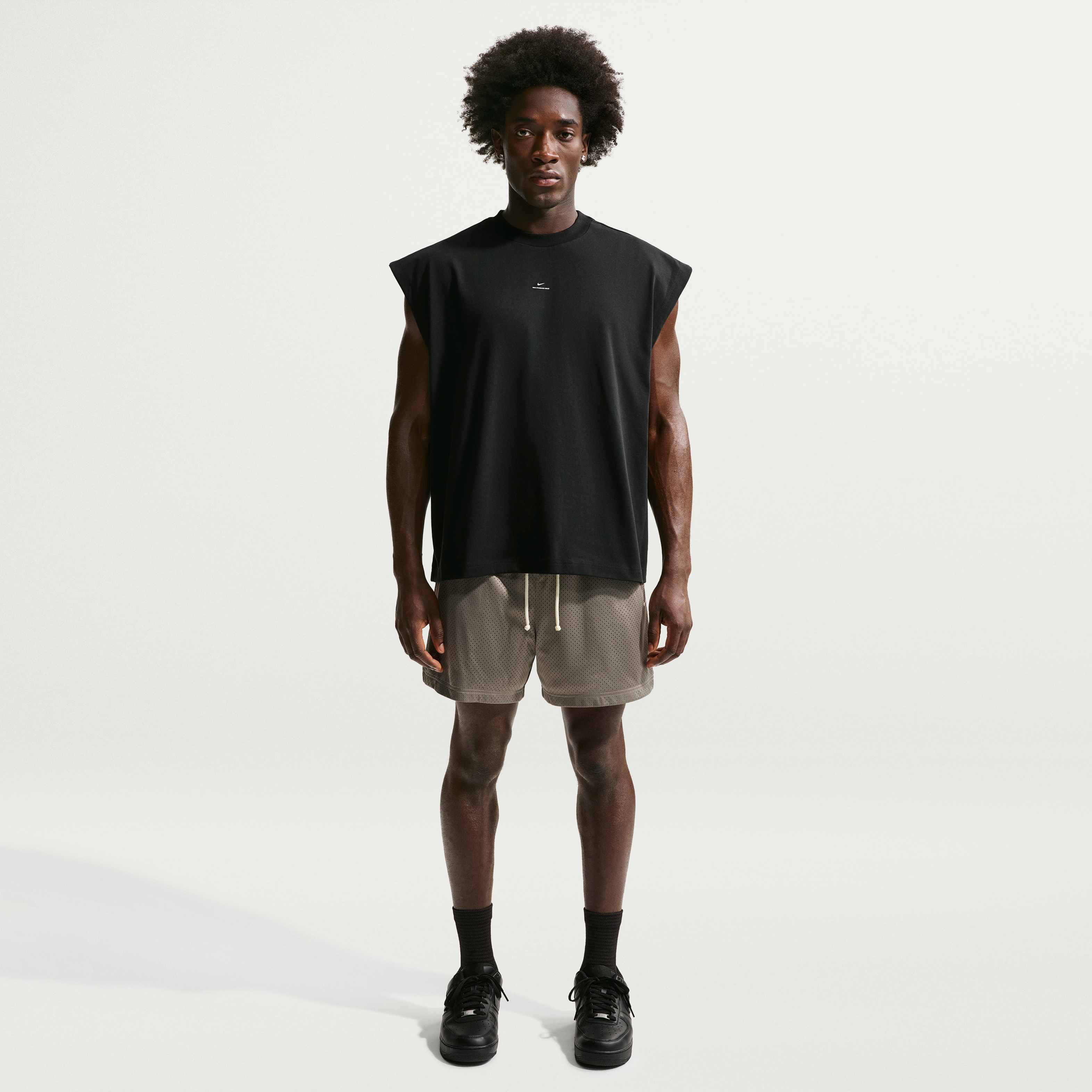 Nike Standard Issue image number 3