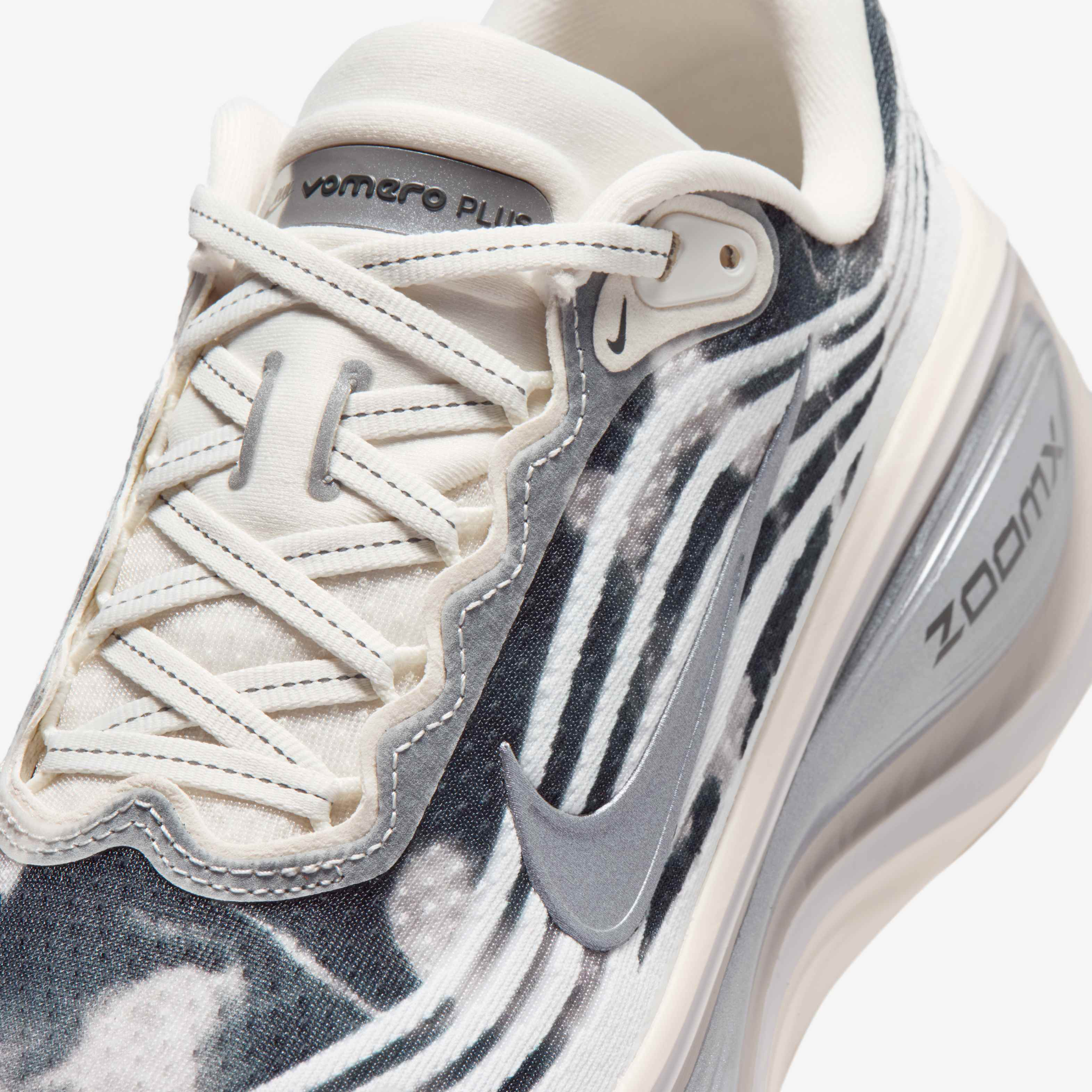 Nike Vomero Plus SE image number 6