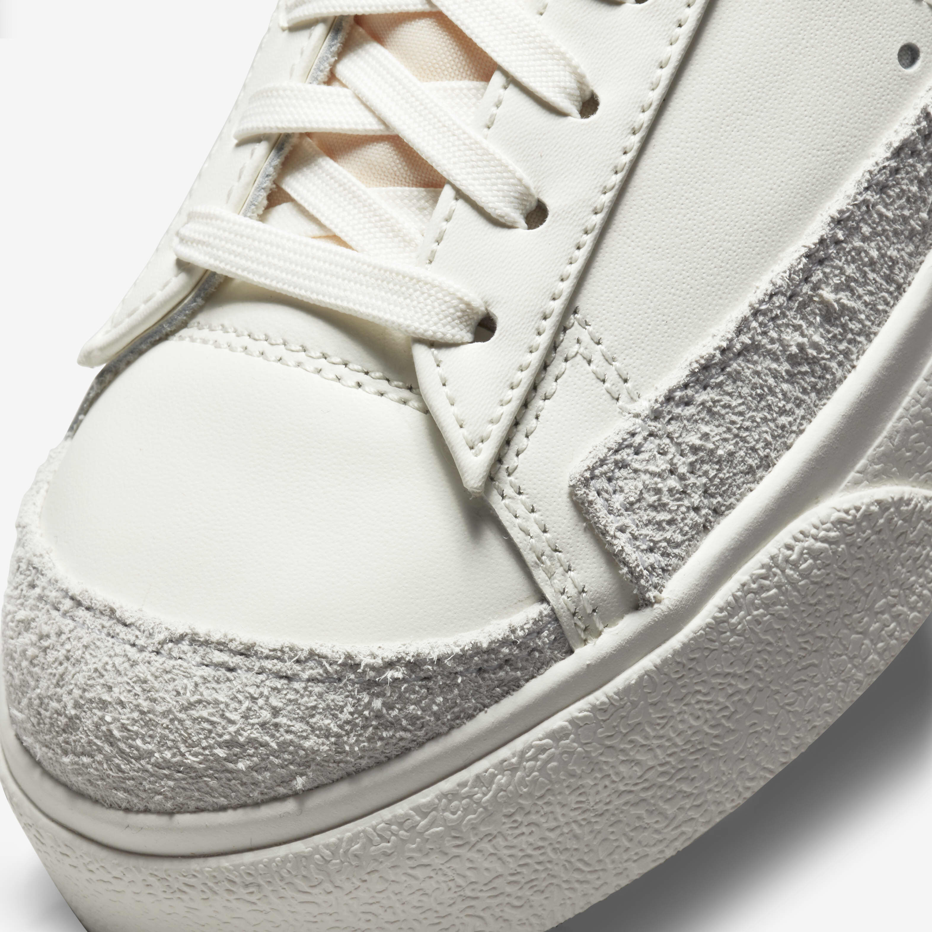 Nike Blazer Low Platform image number 7