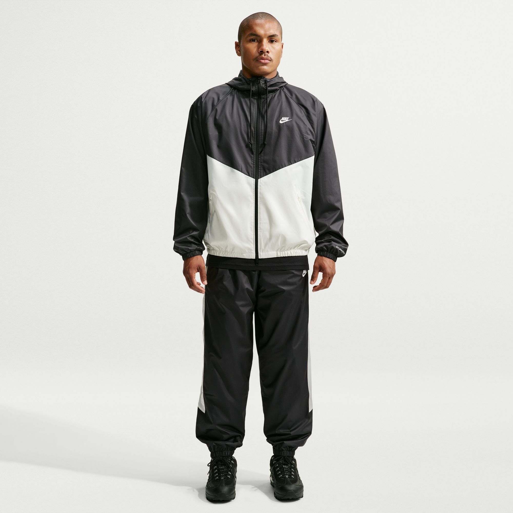 Nike Windrunner image number 0