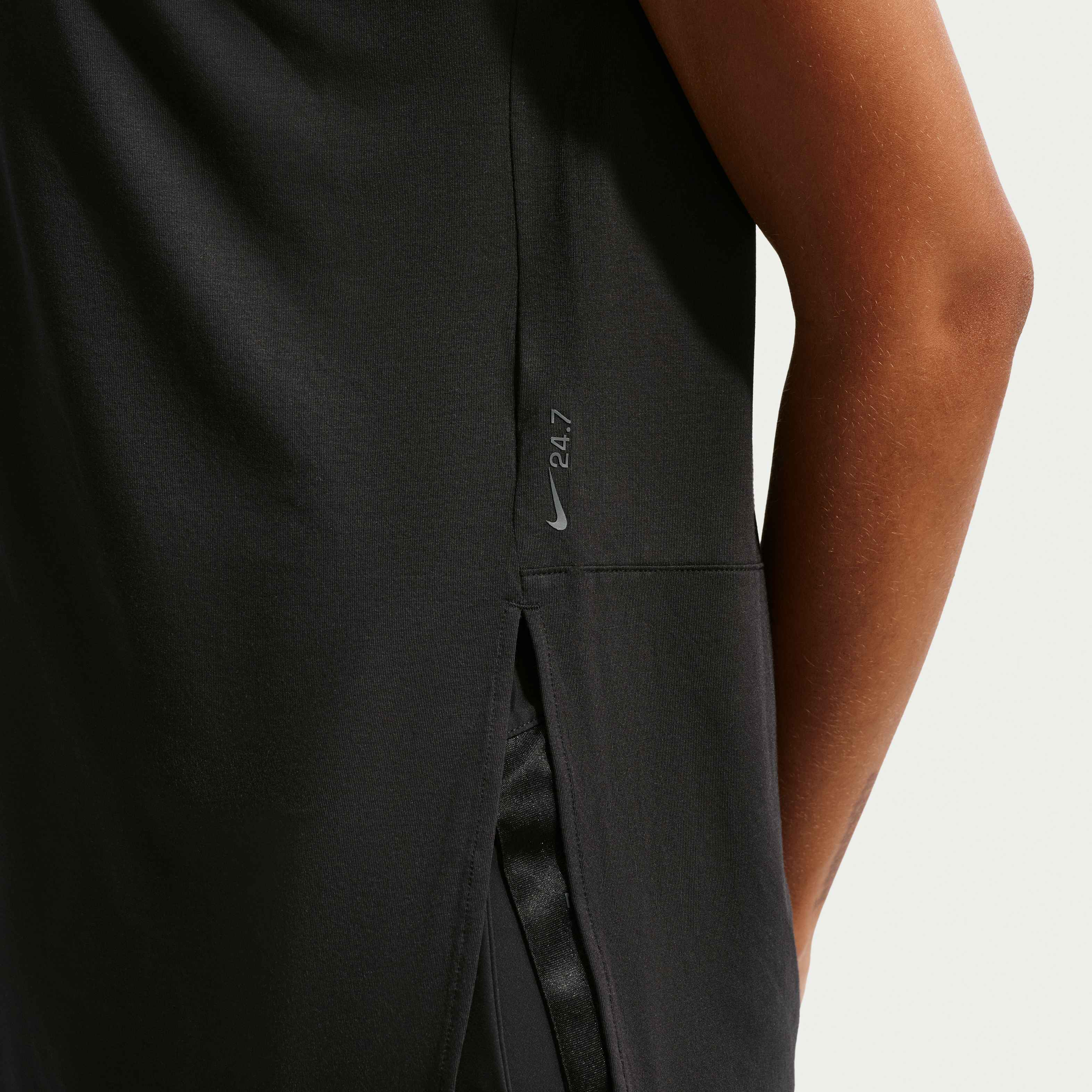 نايكي 24.7 امبوسبلي سوفت image number 5