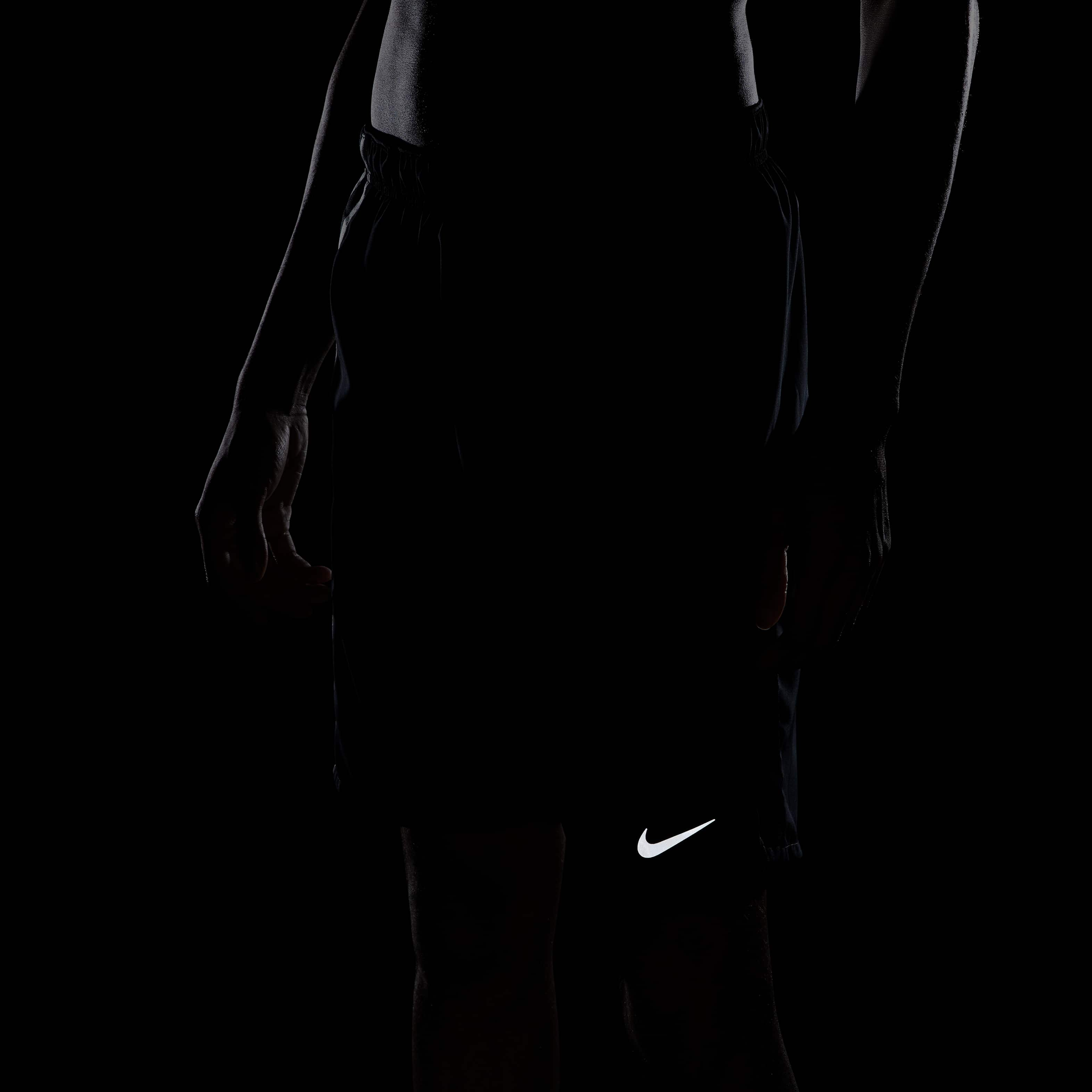 Nike Dri-FIT Challenger image number 8