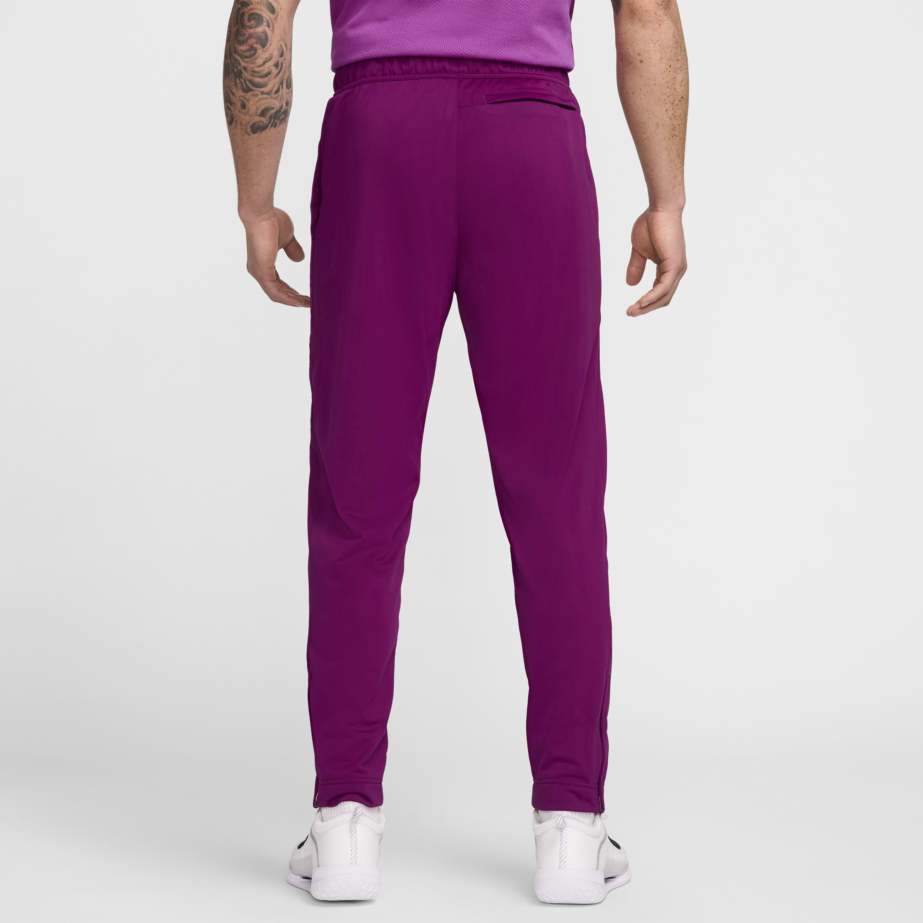 Nike tennis joggers online