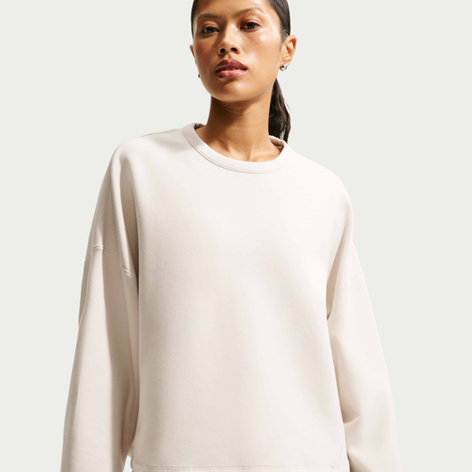 كل ما يخص الراحة للنساء-نايكي, نايكي 24.7 امبوسبلي سوفت, تيشيرت واسع بياقة دائرية دراي-فت للنساء