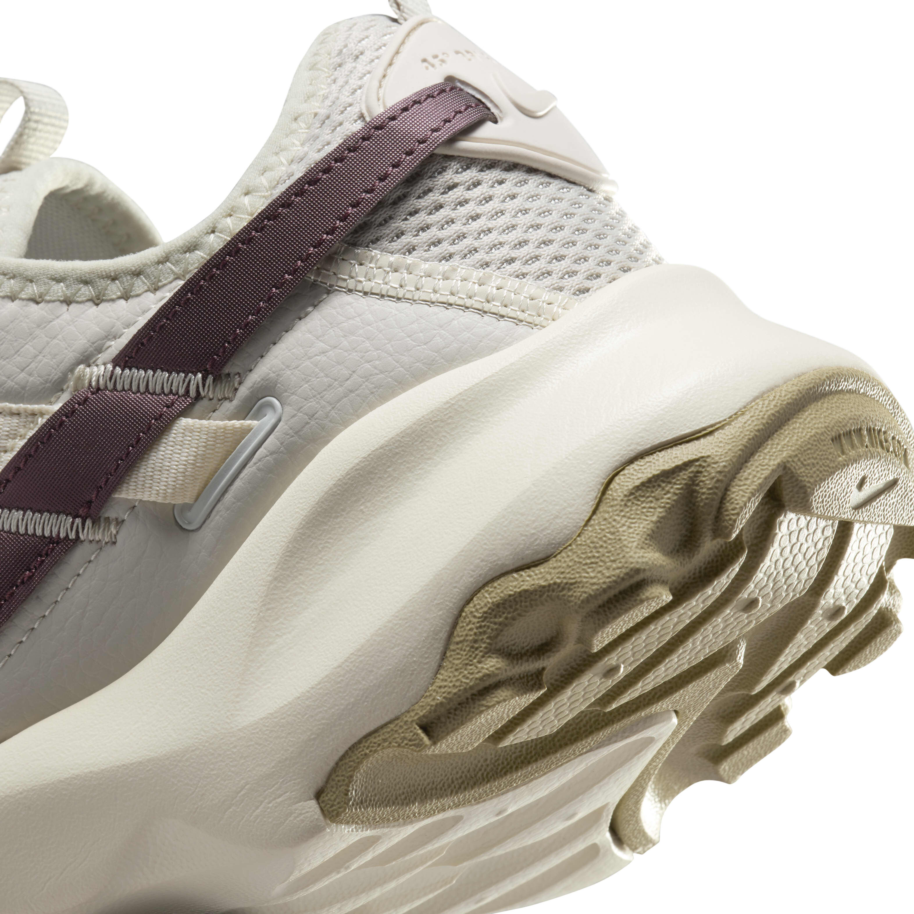 【NIKE】WMNS TC 7900 ◆ PALE IVORY ◆ Nike Wmns TC 7900 Pale Ivory / Gum Light Brown - Jul 2024
