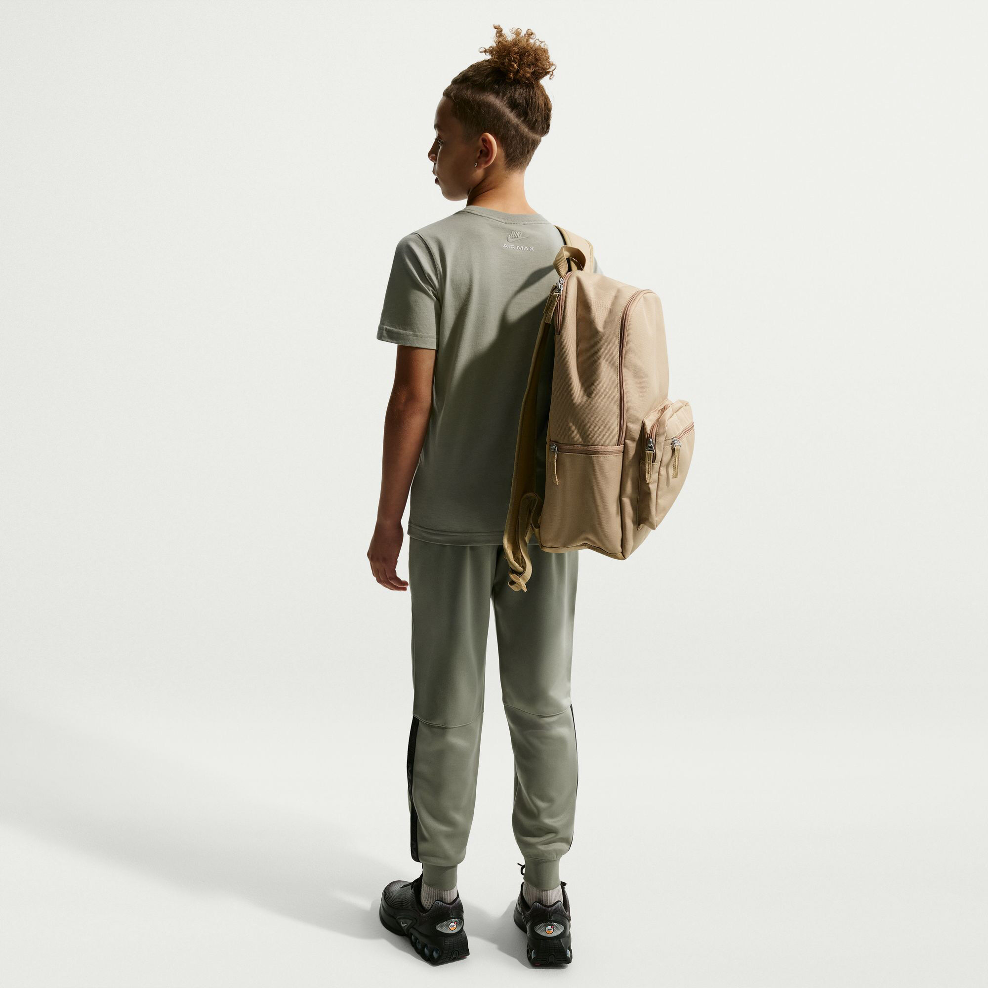 نايكي سبورتسوير image number 1