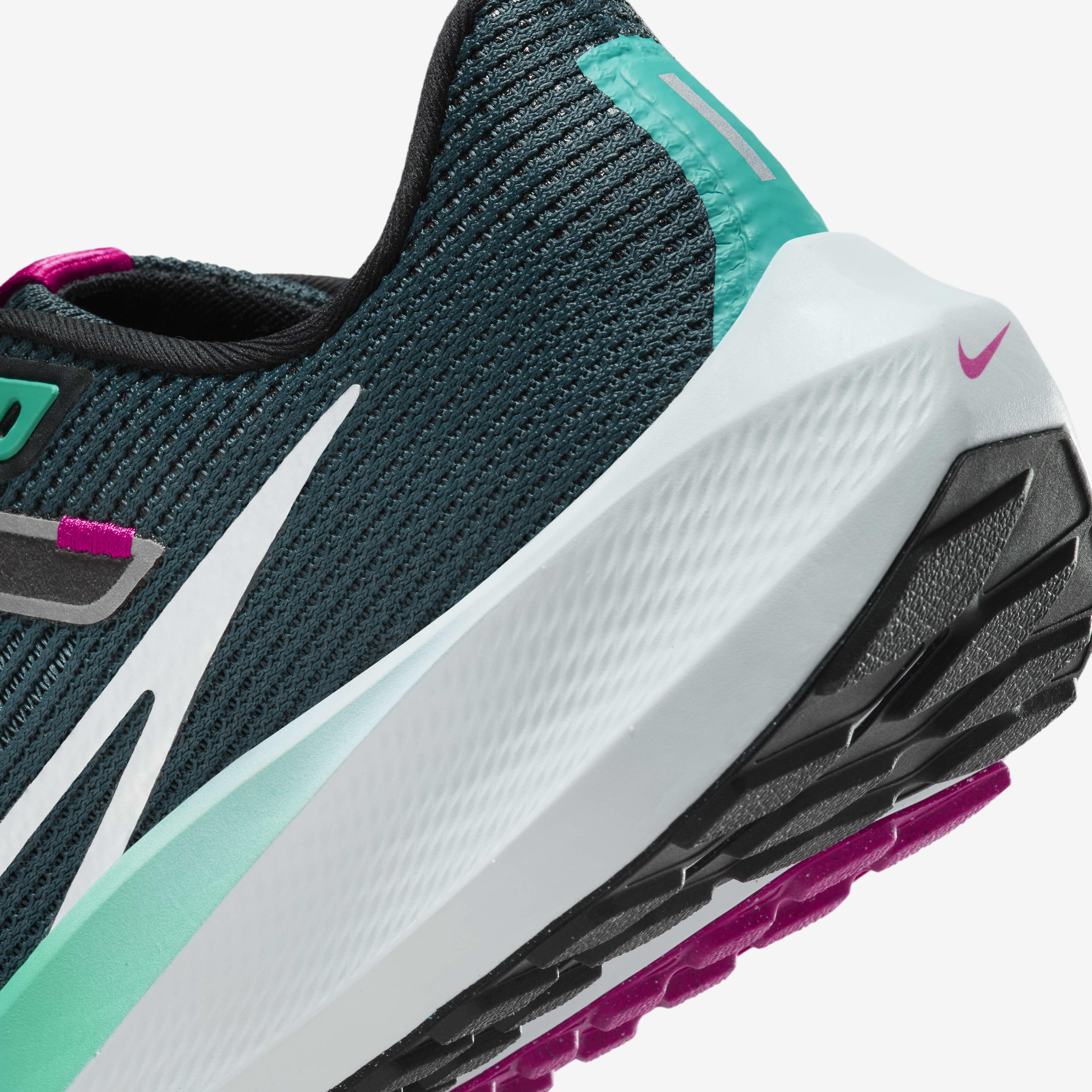 Nike Pegasus 40 image number 7