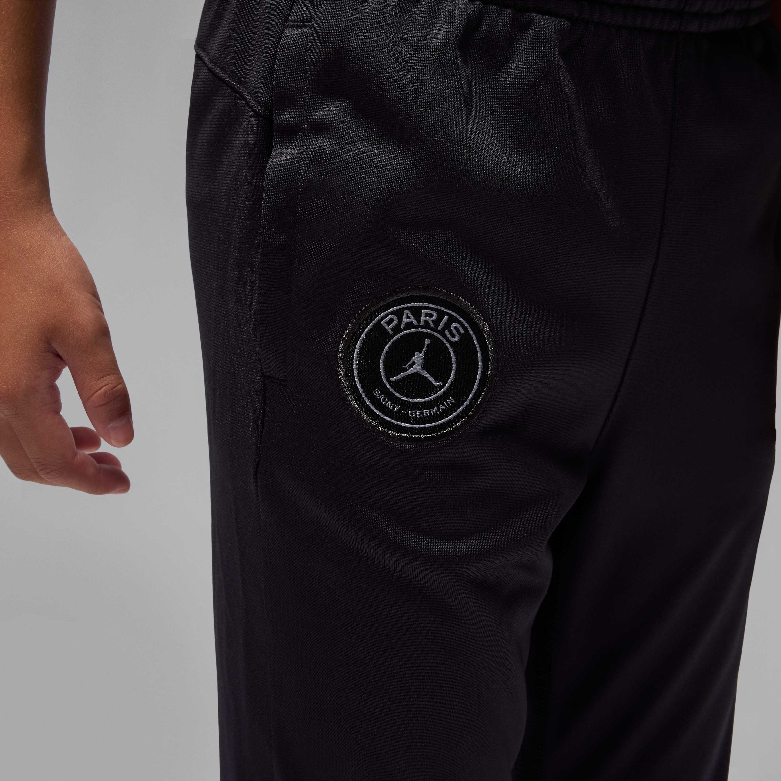 Paris Saint-Germain Strike Fourth image number 16