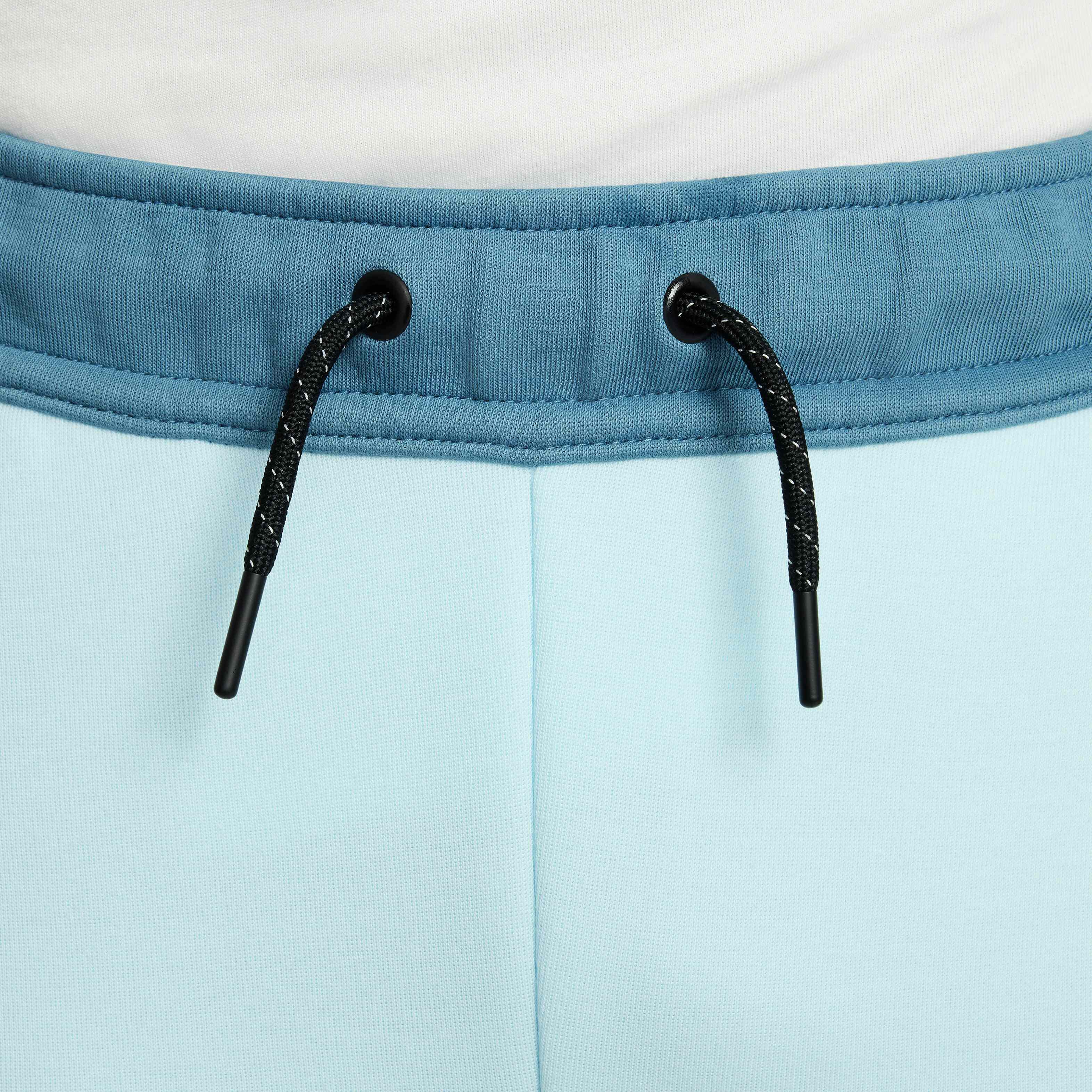 Nike Sportswear Tech Fleece image number 2