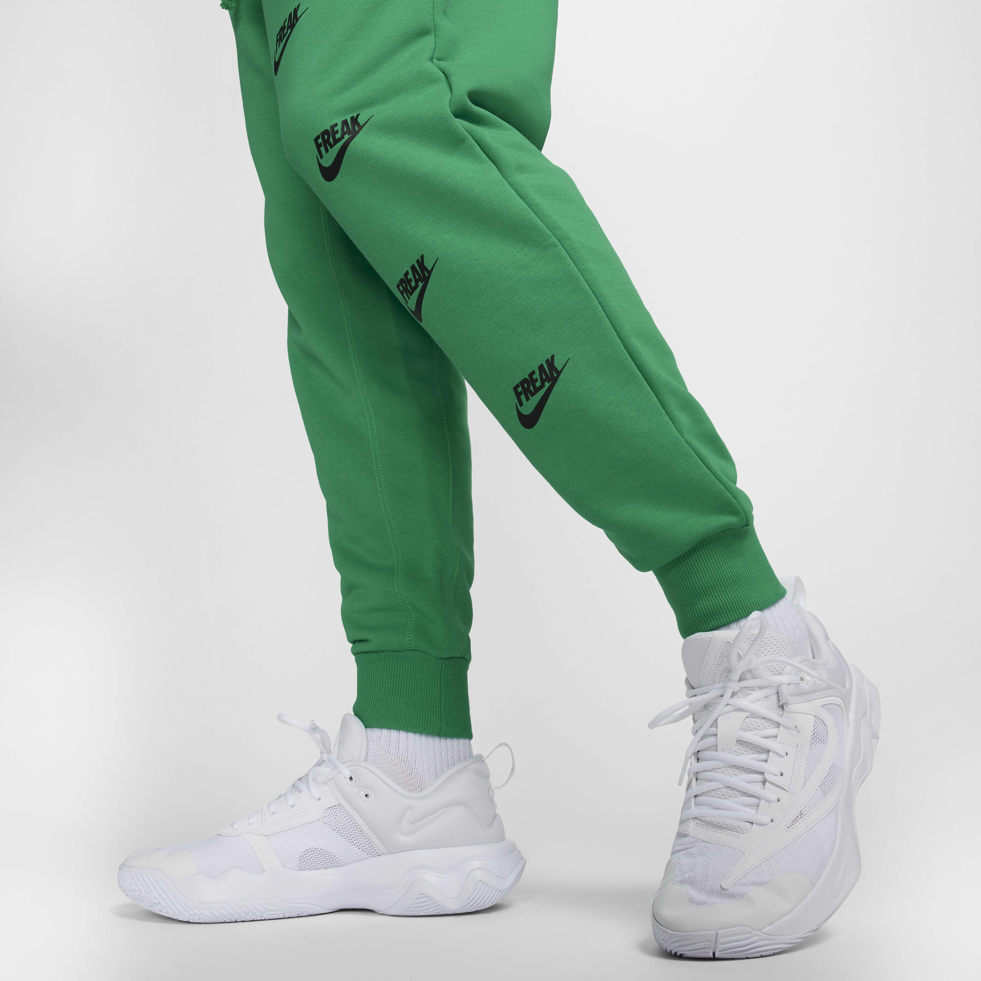 Standard fit nike joggers outlet