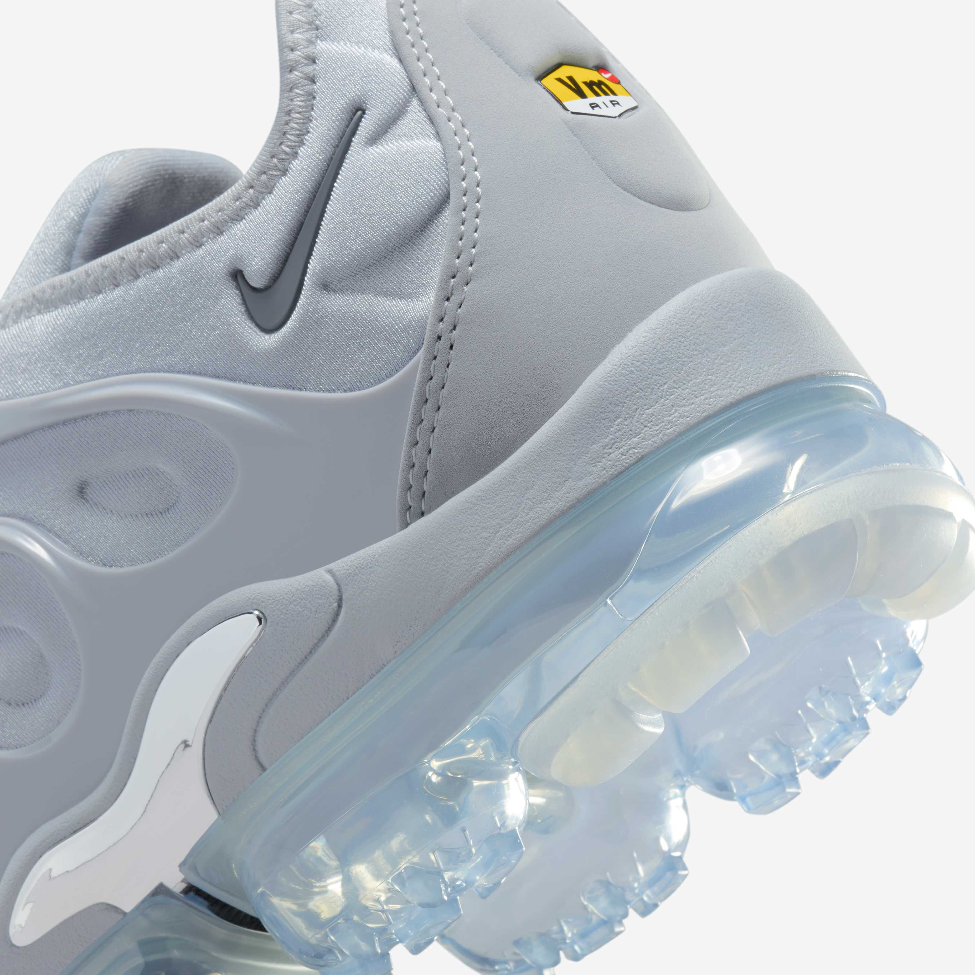 Nike Air VaporMax Plus image number 7
