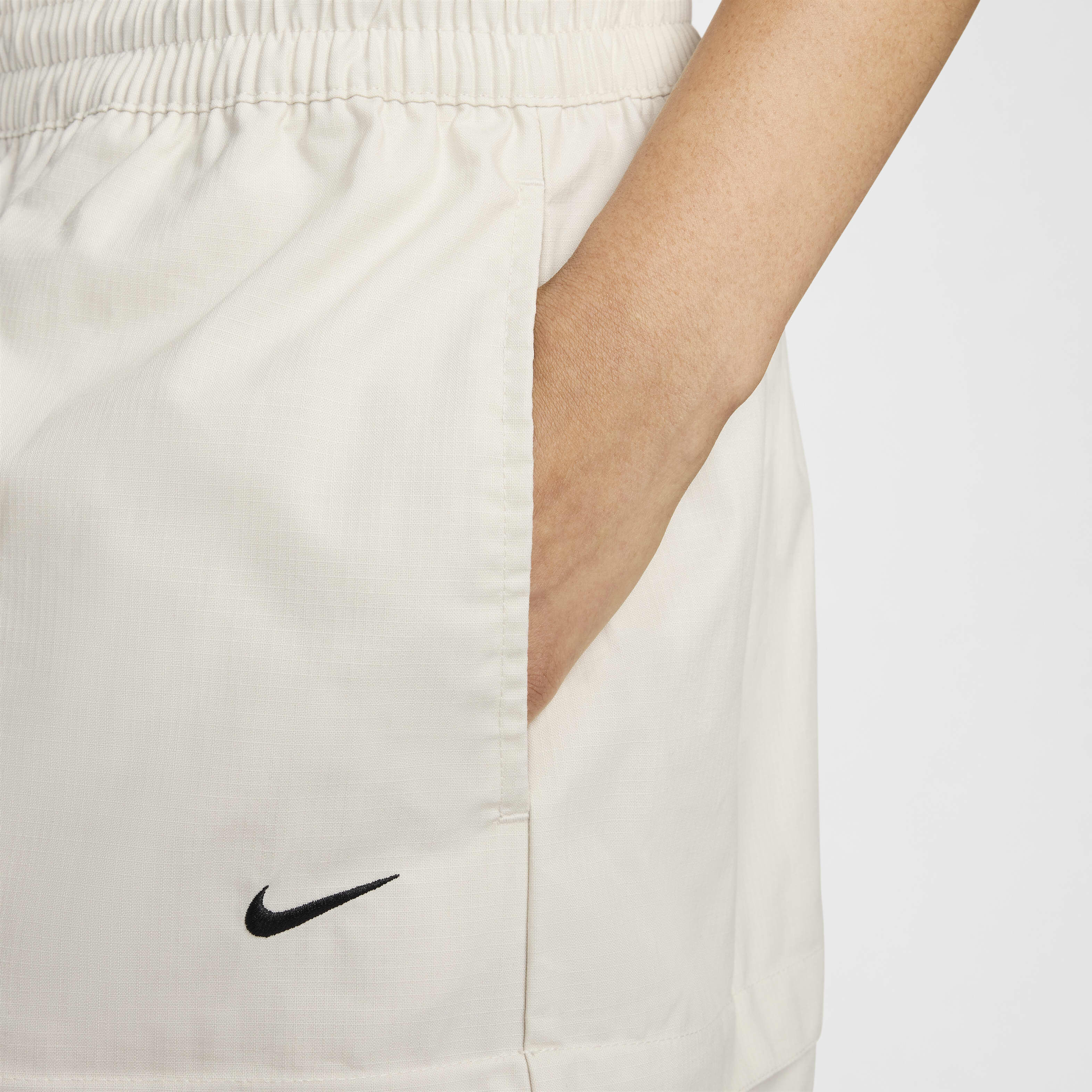 Nike Sportswear Essential image number 3
