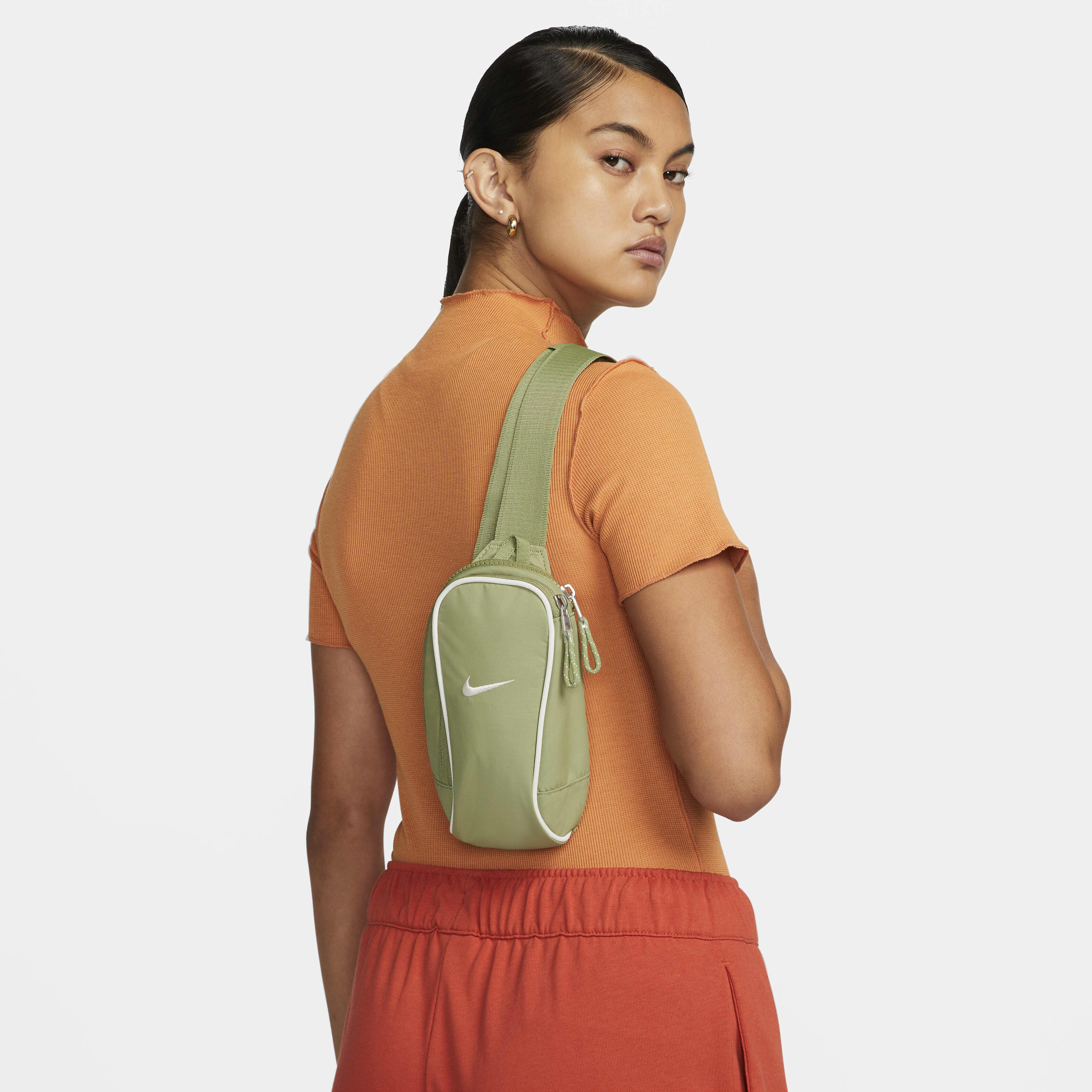 Nike Sportswear Essentials image number 1