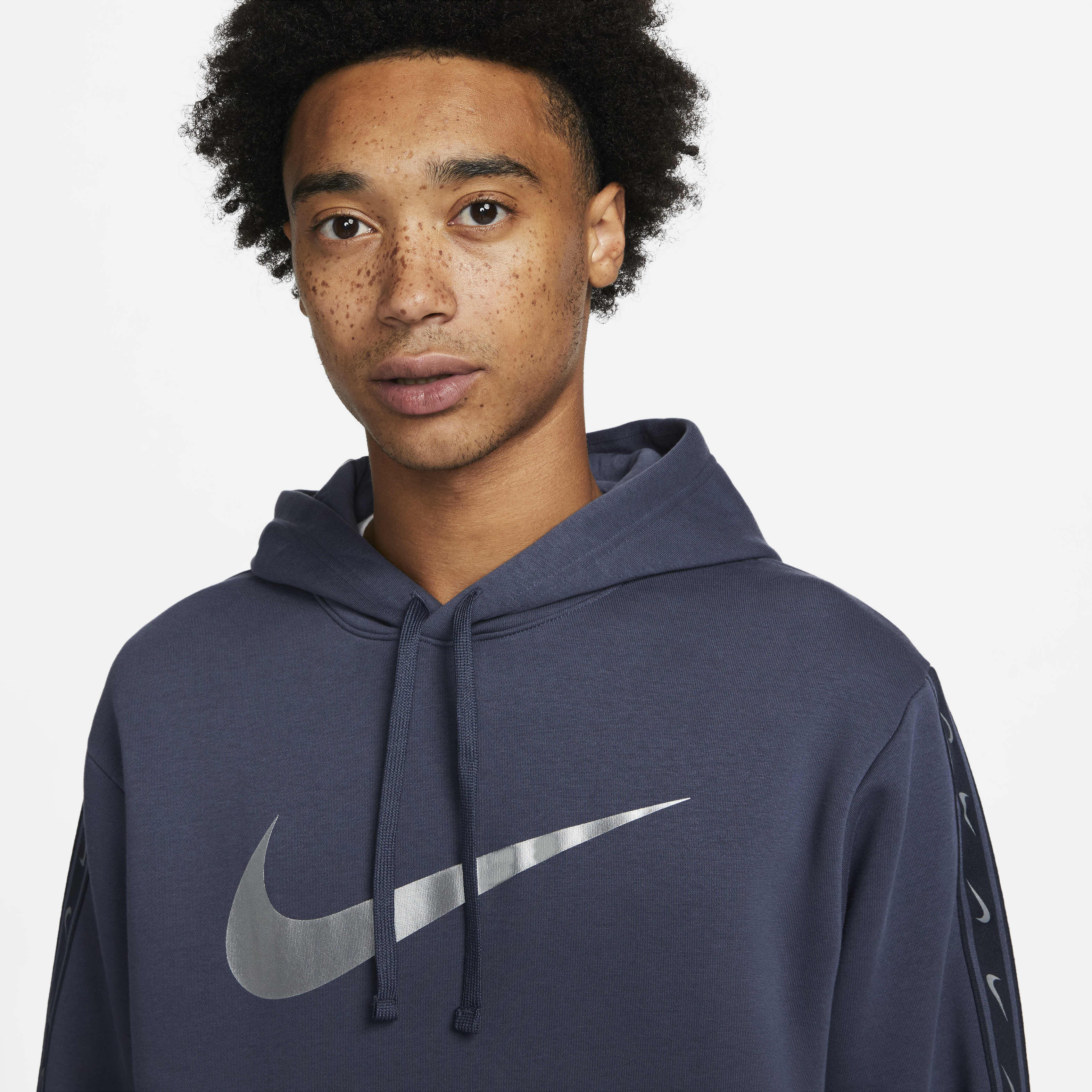 Nike Sportswear Repeat image number 2