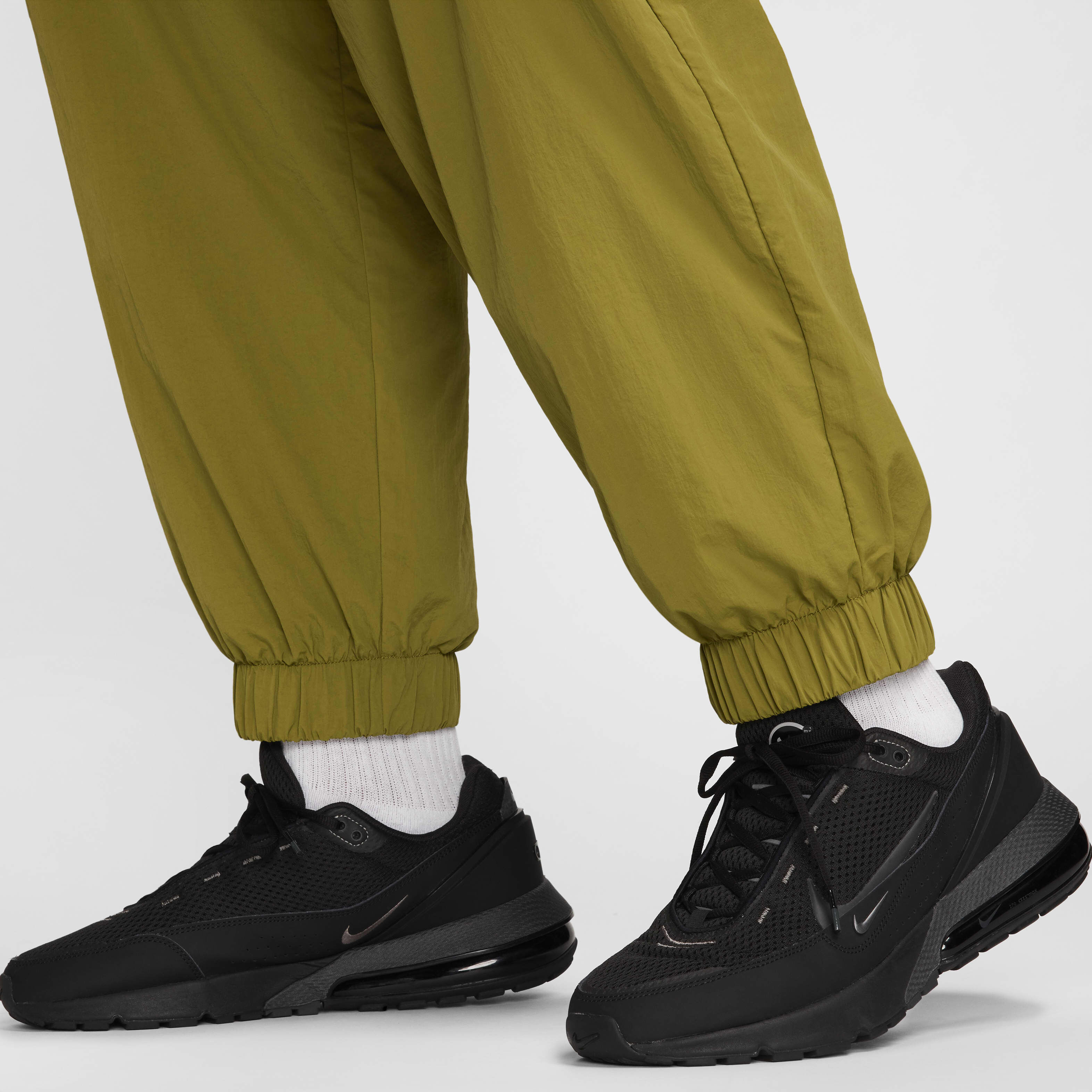 Buy Nike Tech Men s Woven Cargo Trousers Nike Kuwait Official