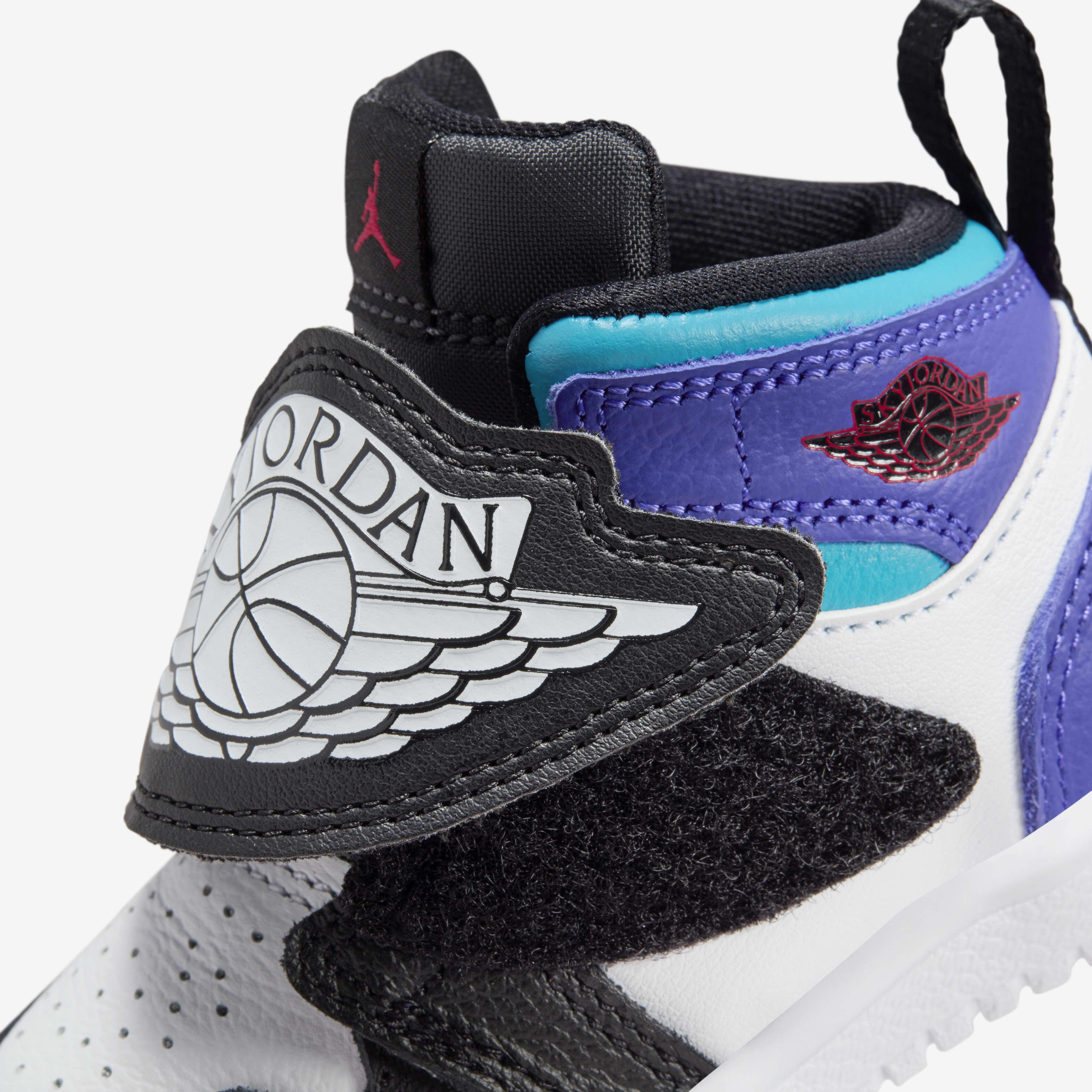 Sky Jordan 1 image number 7