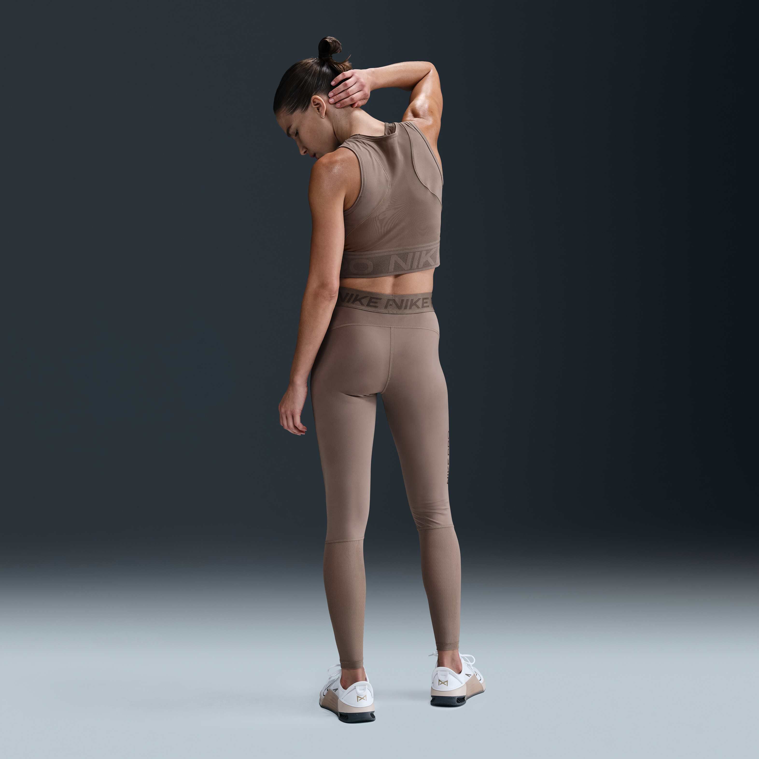 Nike Pro image number 3