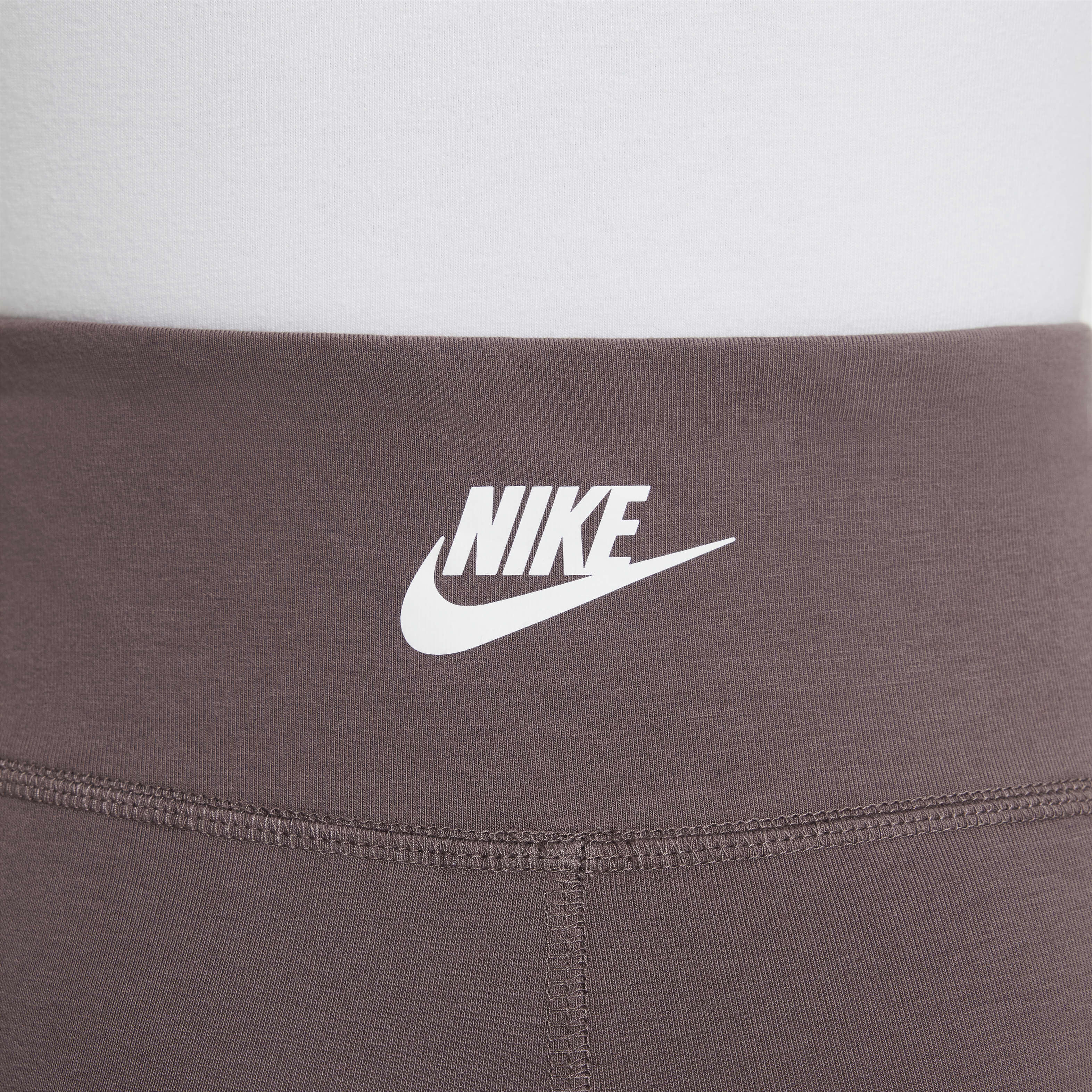 Nike Sportswear Favourites image number 2