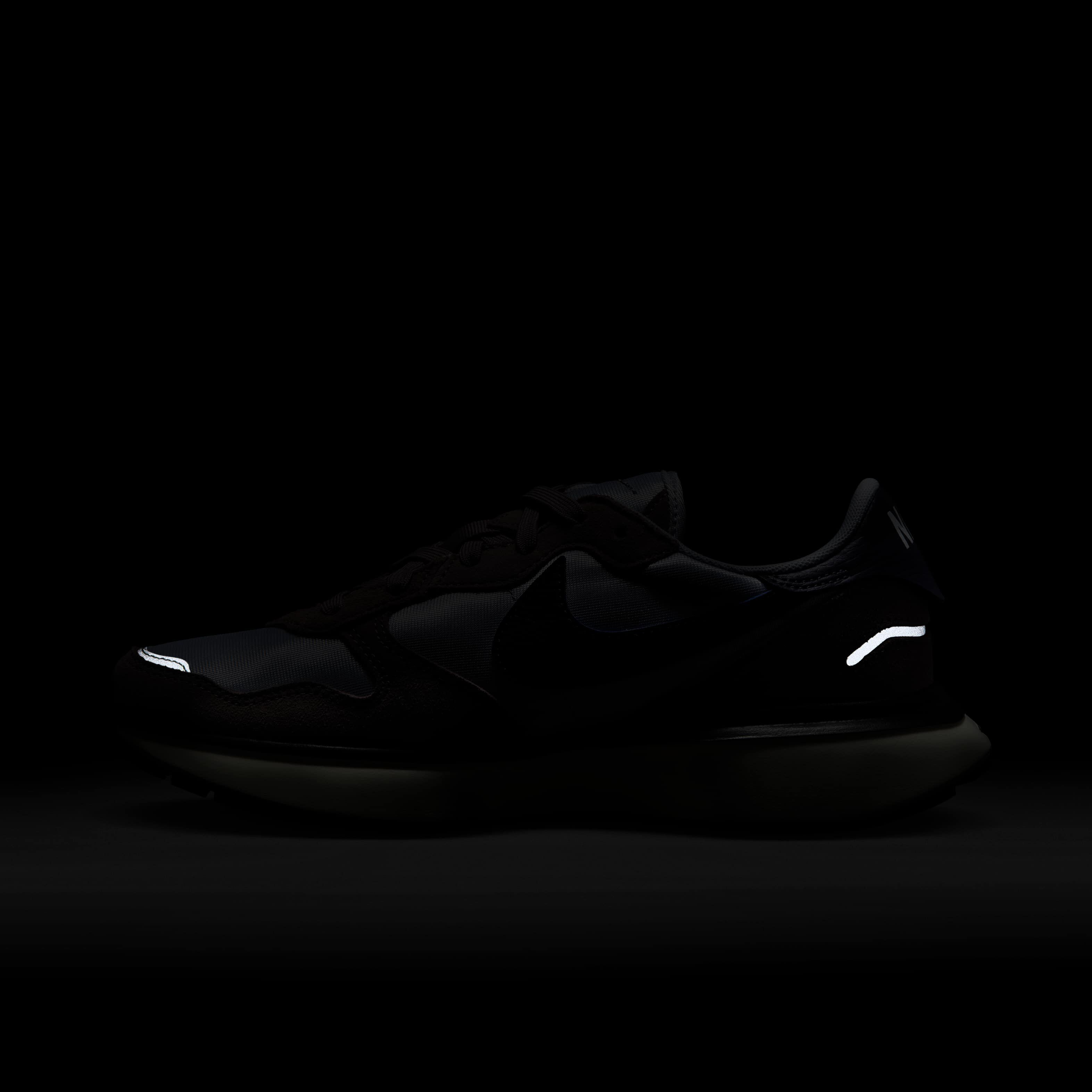 نايكي فينيكس وافل image number 11