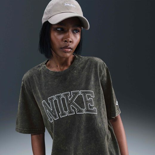 Women's Graphic T Shirts-Nike, Nike Sportswear Classics, Women's Loose T-Shirt