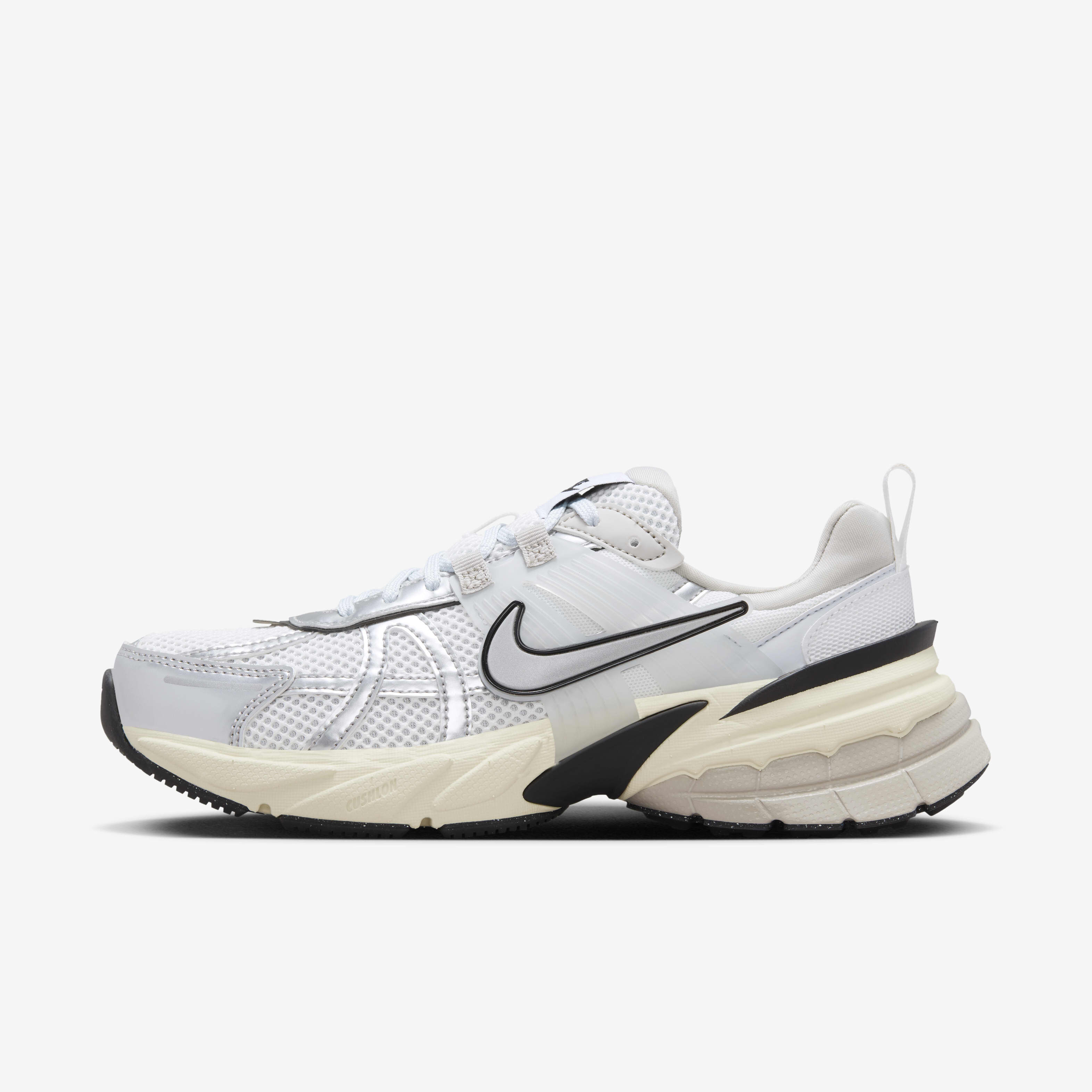 NIKE meets emmi】W NIKE V2K RUN（スニーカー）｜NIKE（ナイキ）｜ファッション通販｜ウサギオンライン公式通販サイト