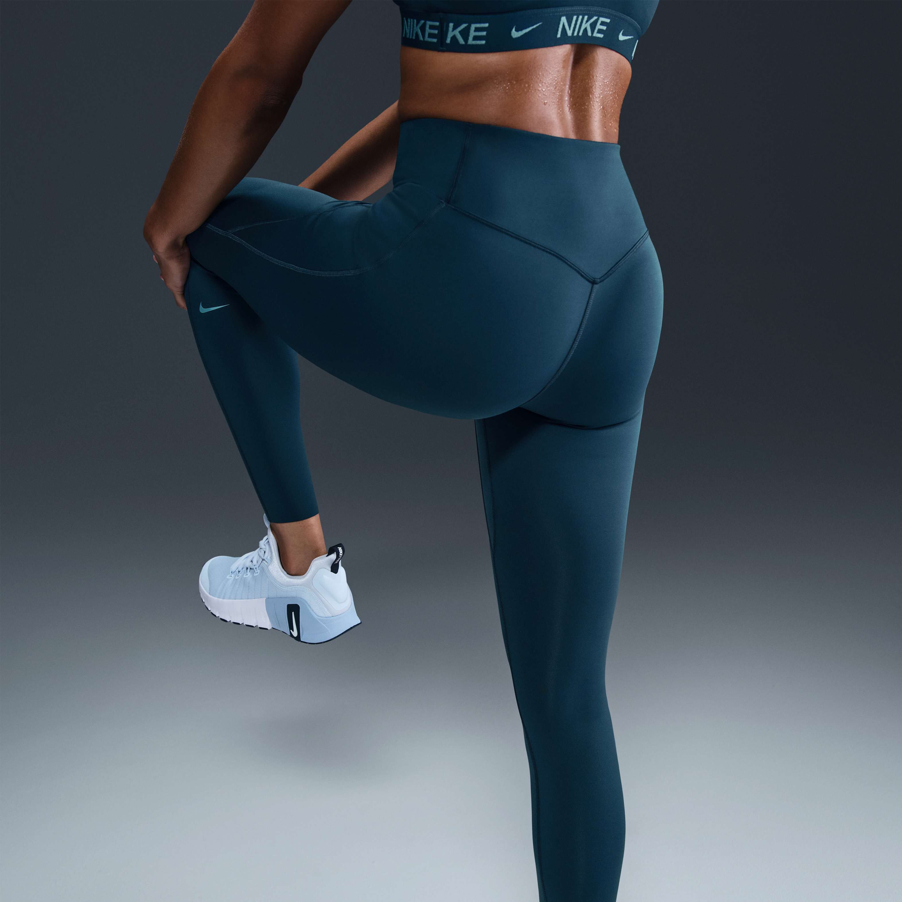 Nike Universa image number 2