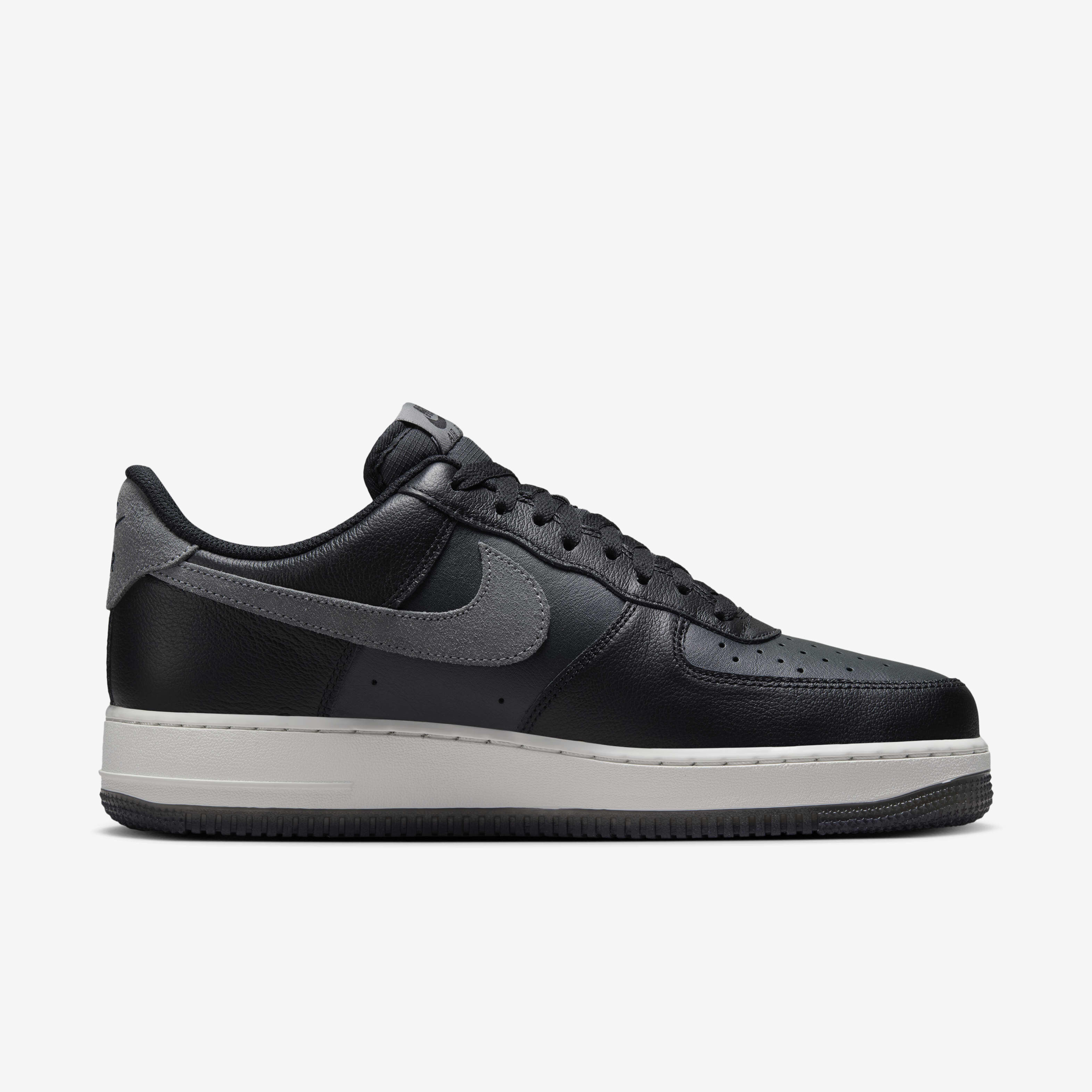 Nike Air Force 1 '07 LV8 image number 2