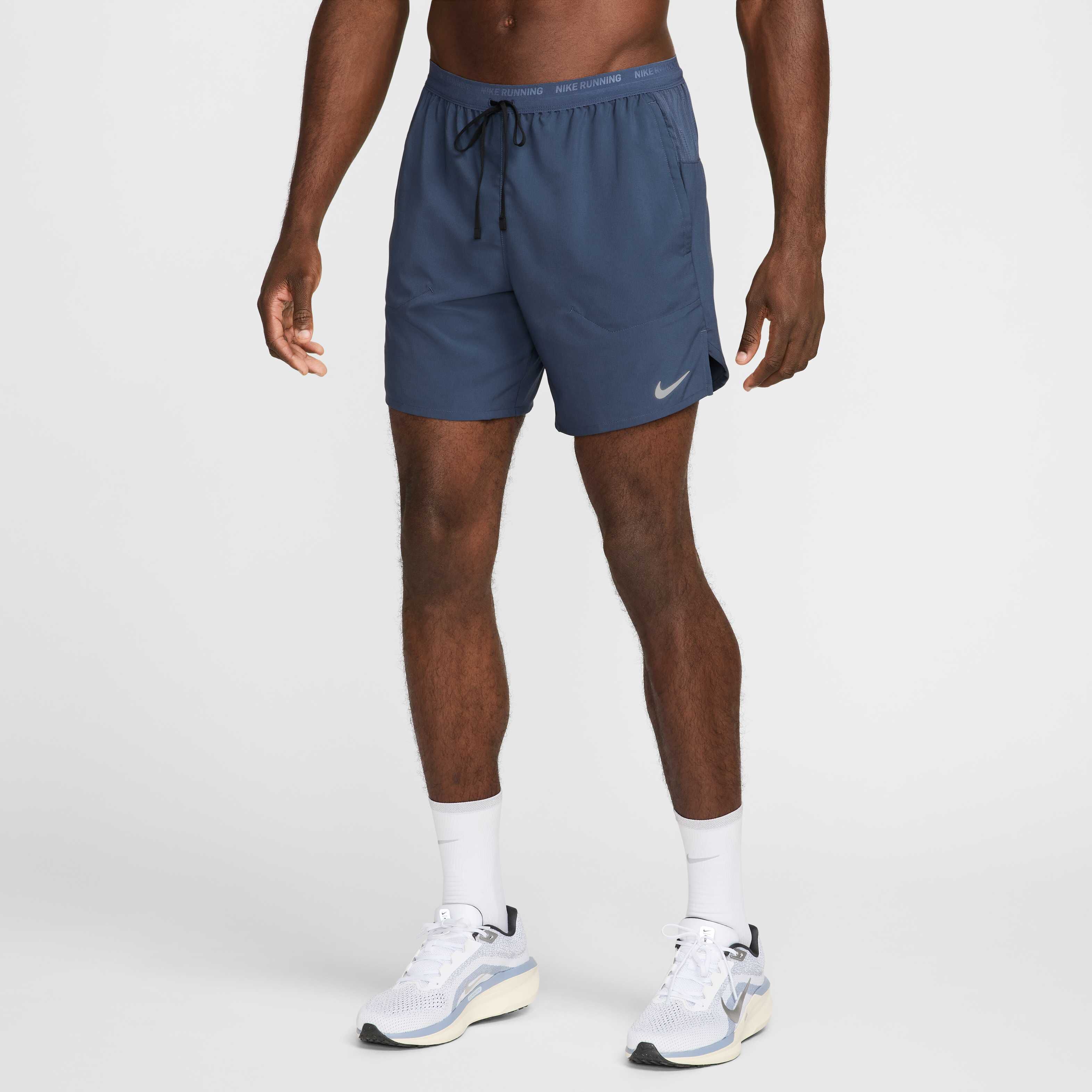 Nike Stride image number 0
